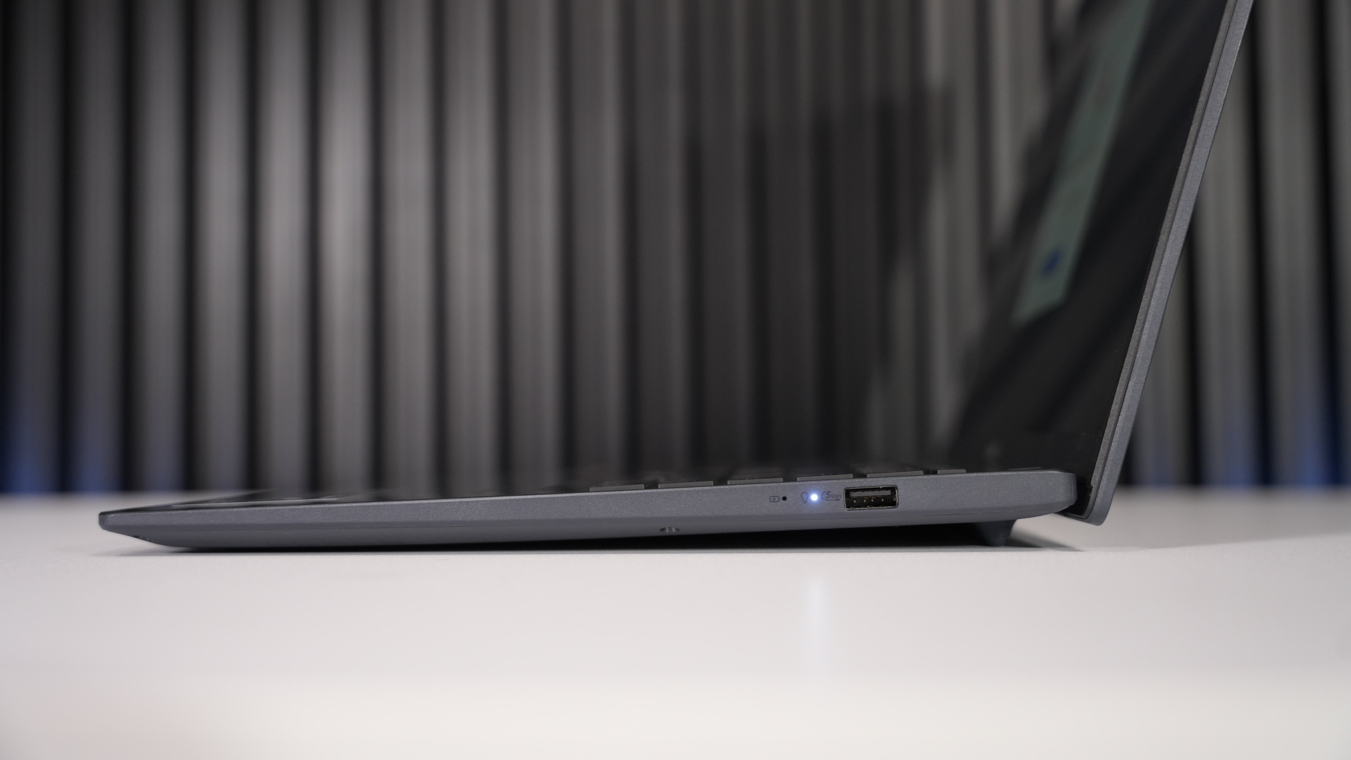 Asus Vivobook 16 // (Ryzen AI 7 350)