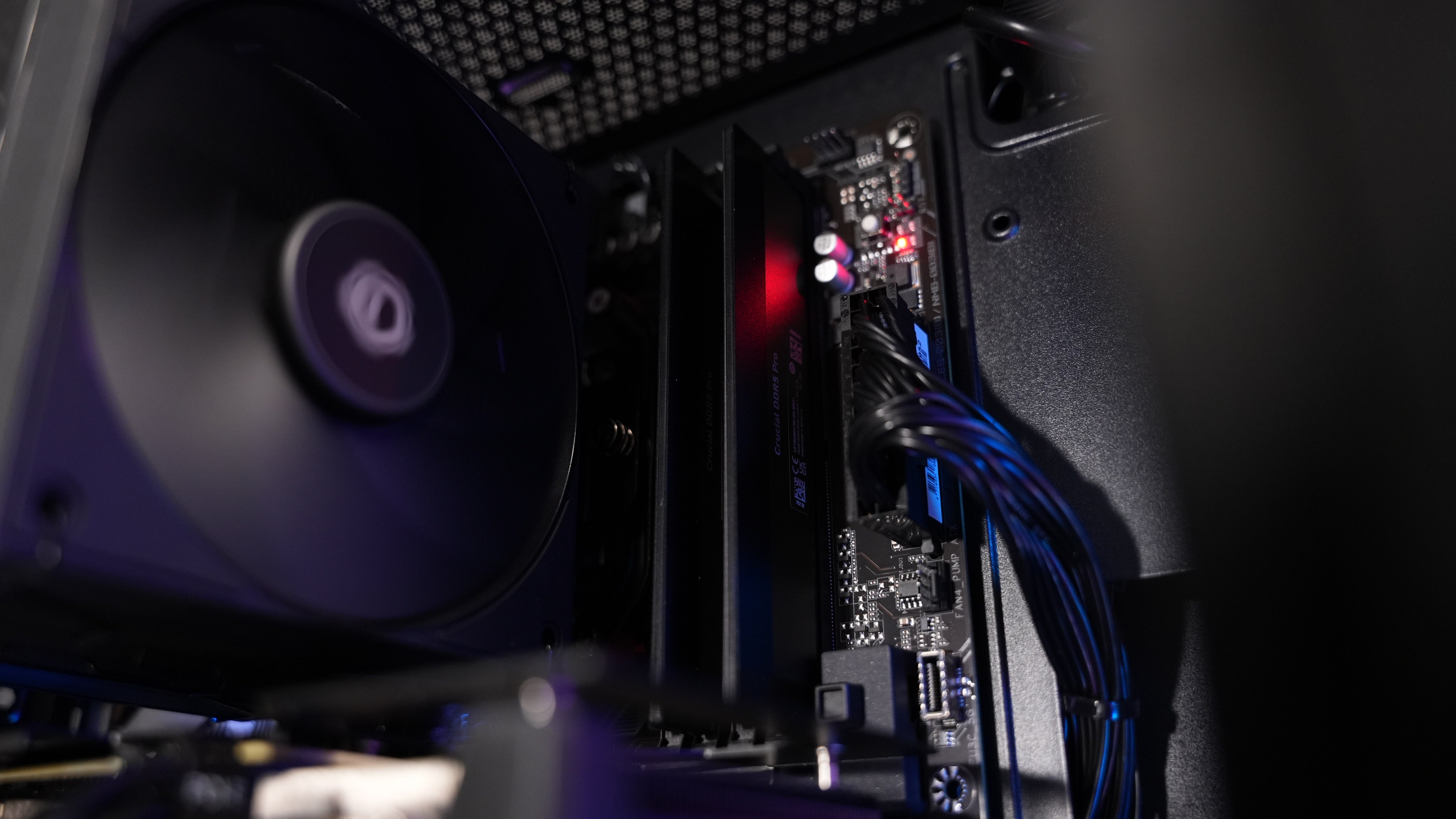 Ryzen 5 9600X + RX 9060XT 16GB Gaming PC