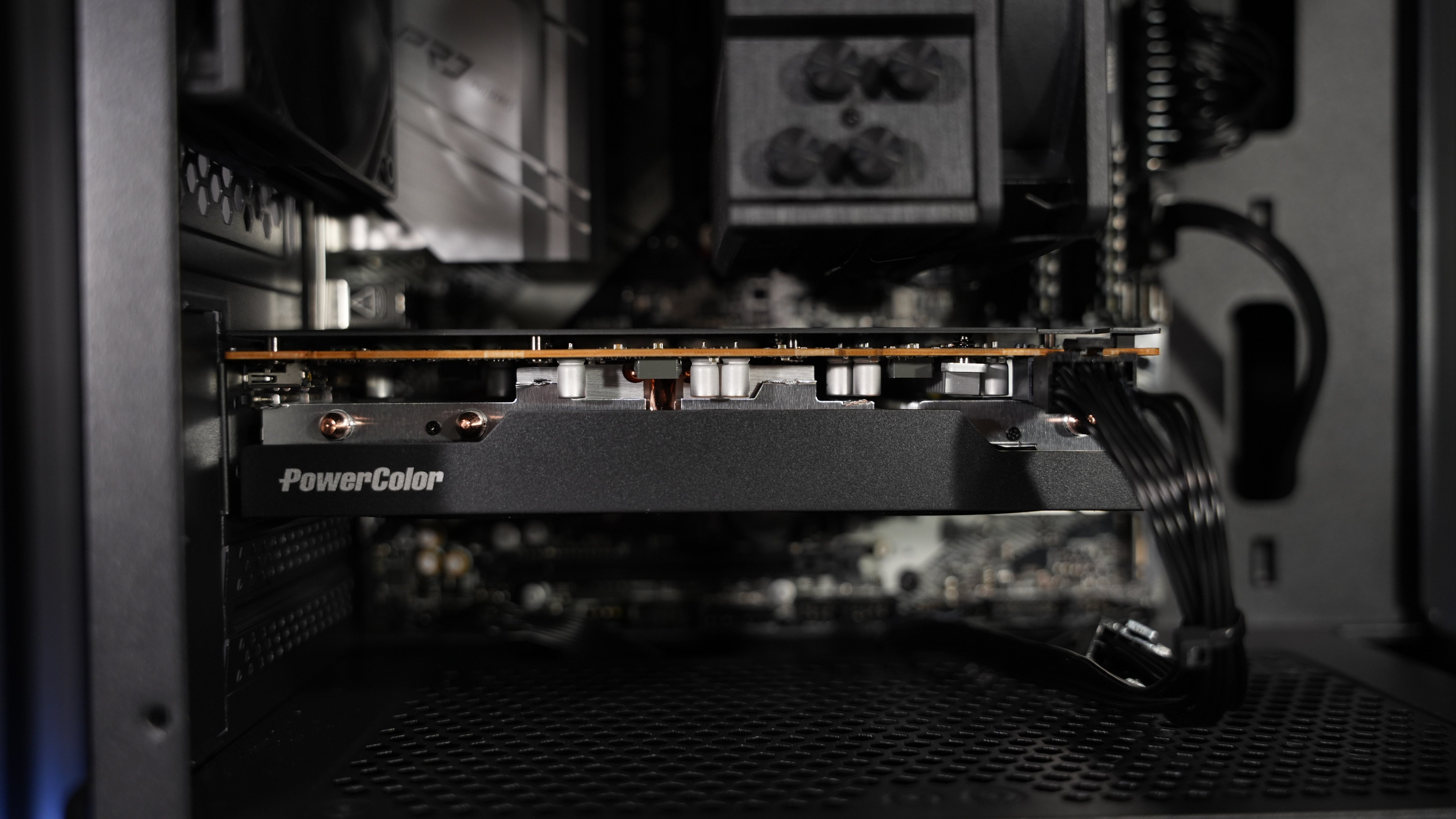 Ryzen 7 5800XT + RX 7600 Gaming PC