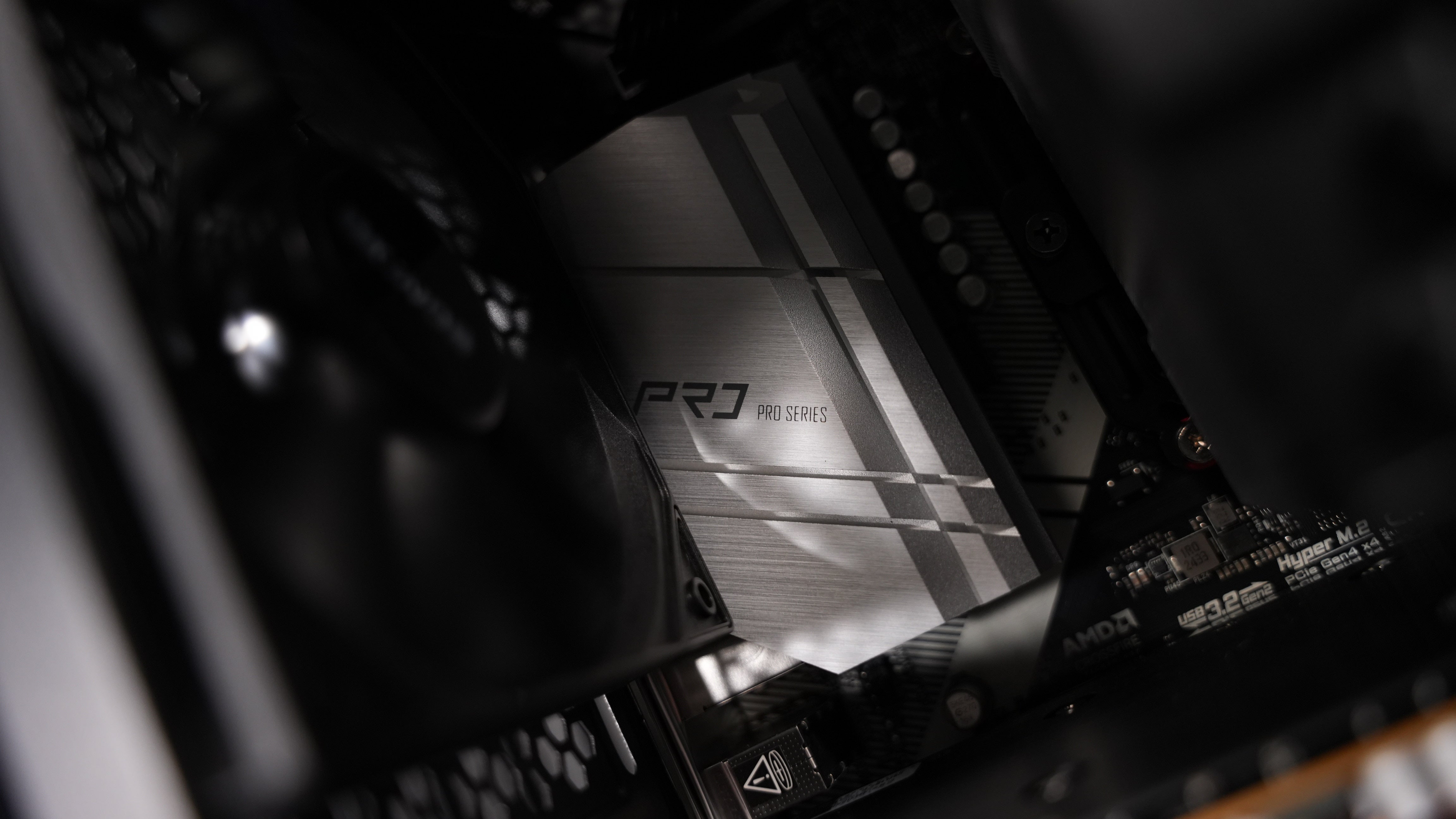 Ryzen 7 5800XT + RX 7600 Gaming PC