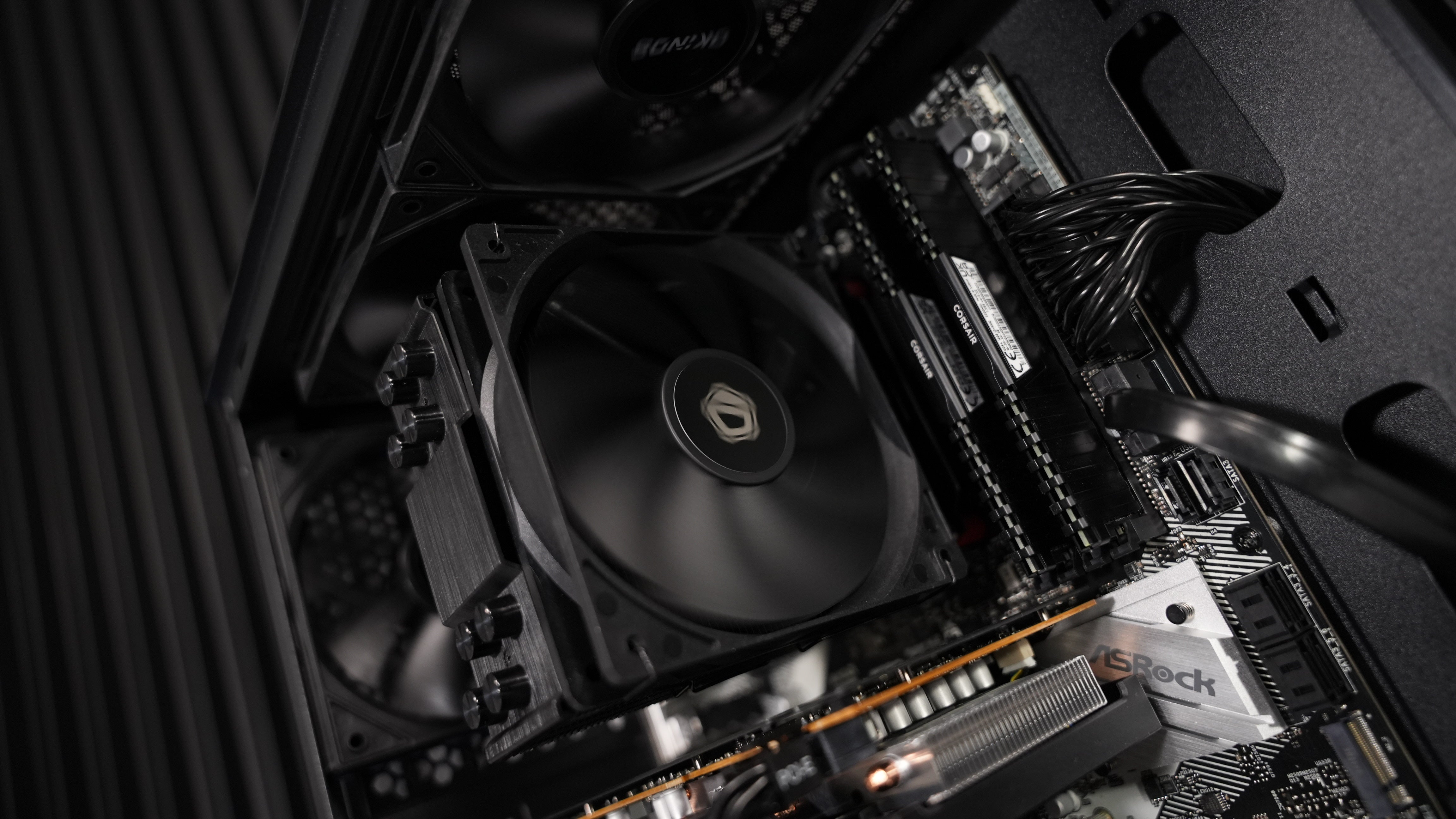 Ryzen 7 5800XT + RX 7600 Gaming PC