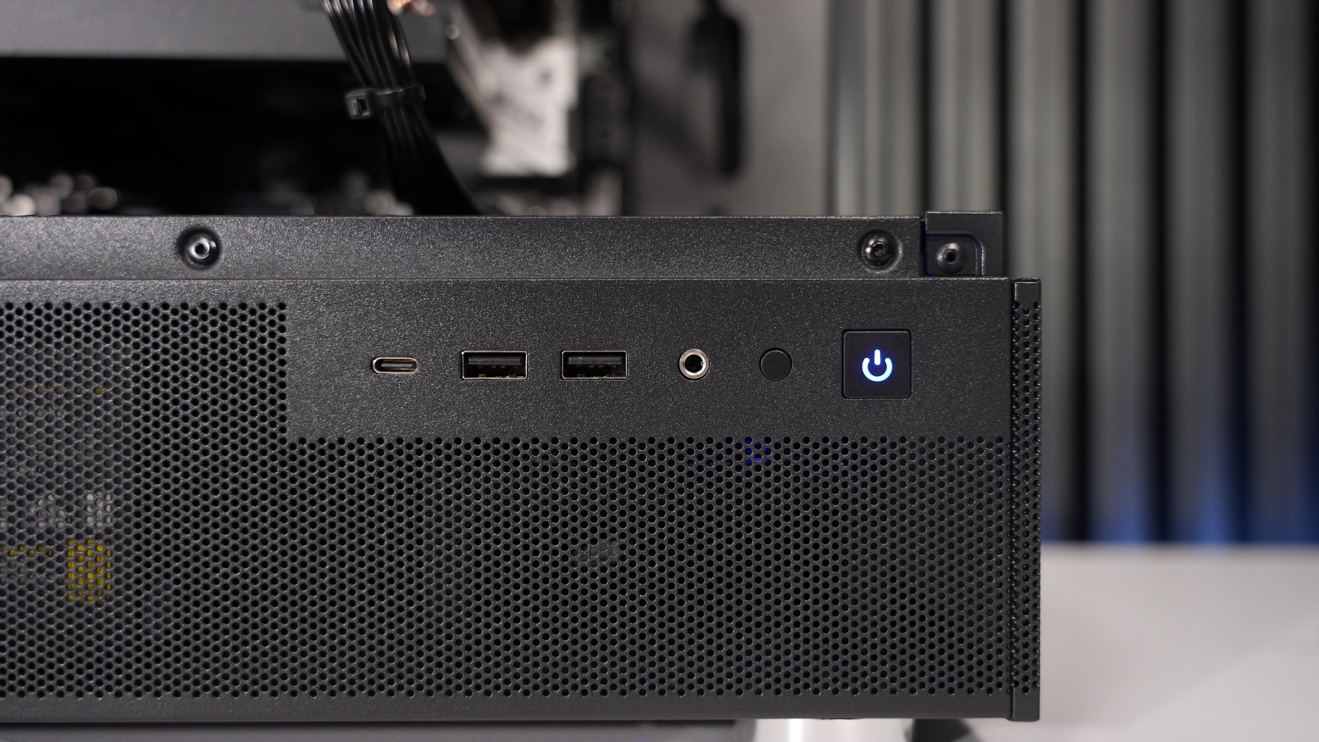 Ryzen 7 5800XT + RX 7600 Gaming PC