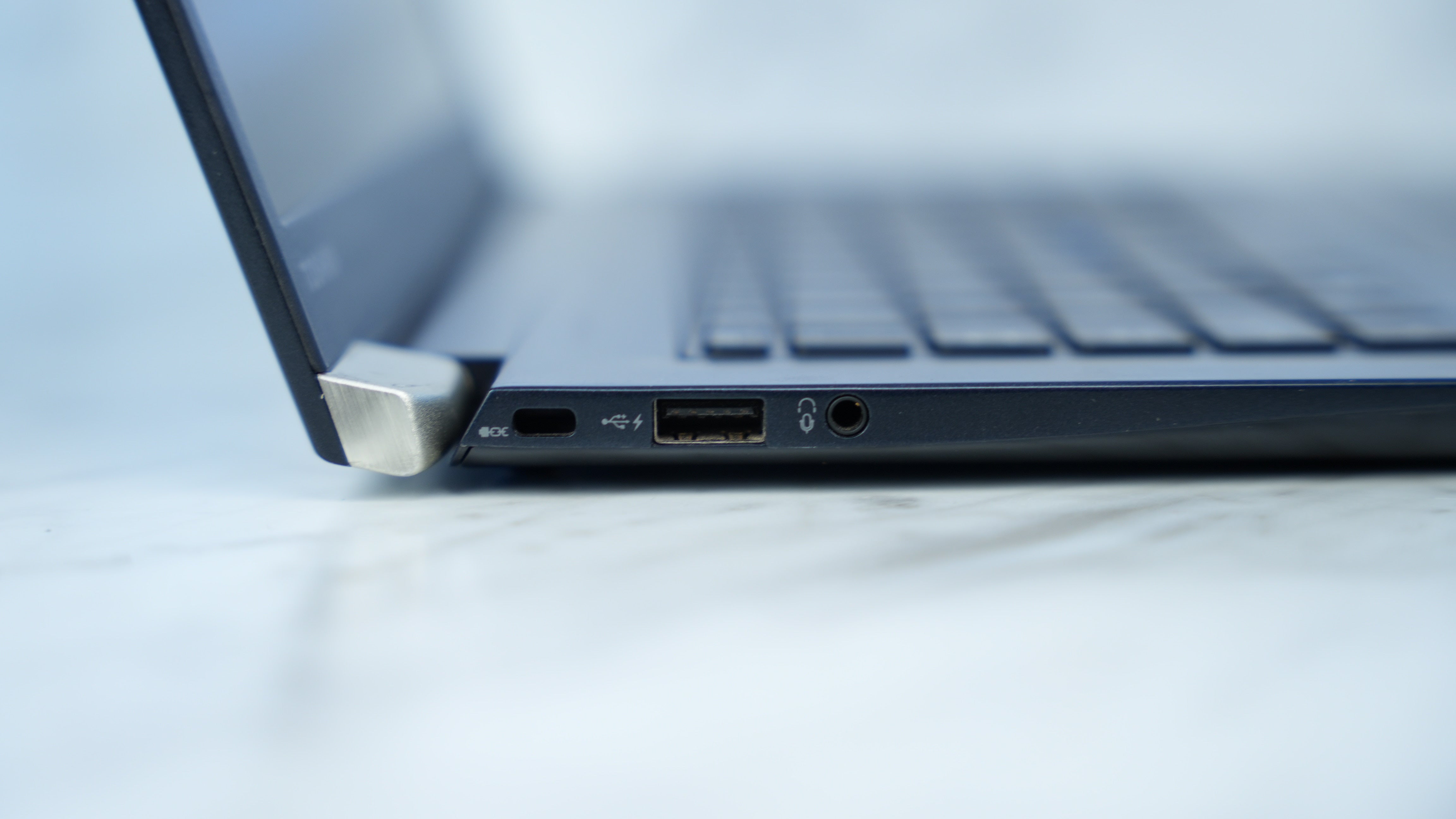 Toshiba Office Laptop - Intel i7 8650U + UHD 620 (In Stock)