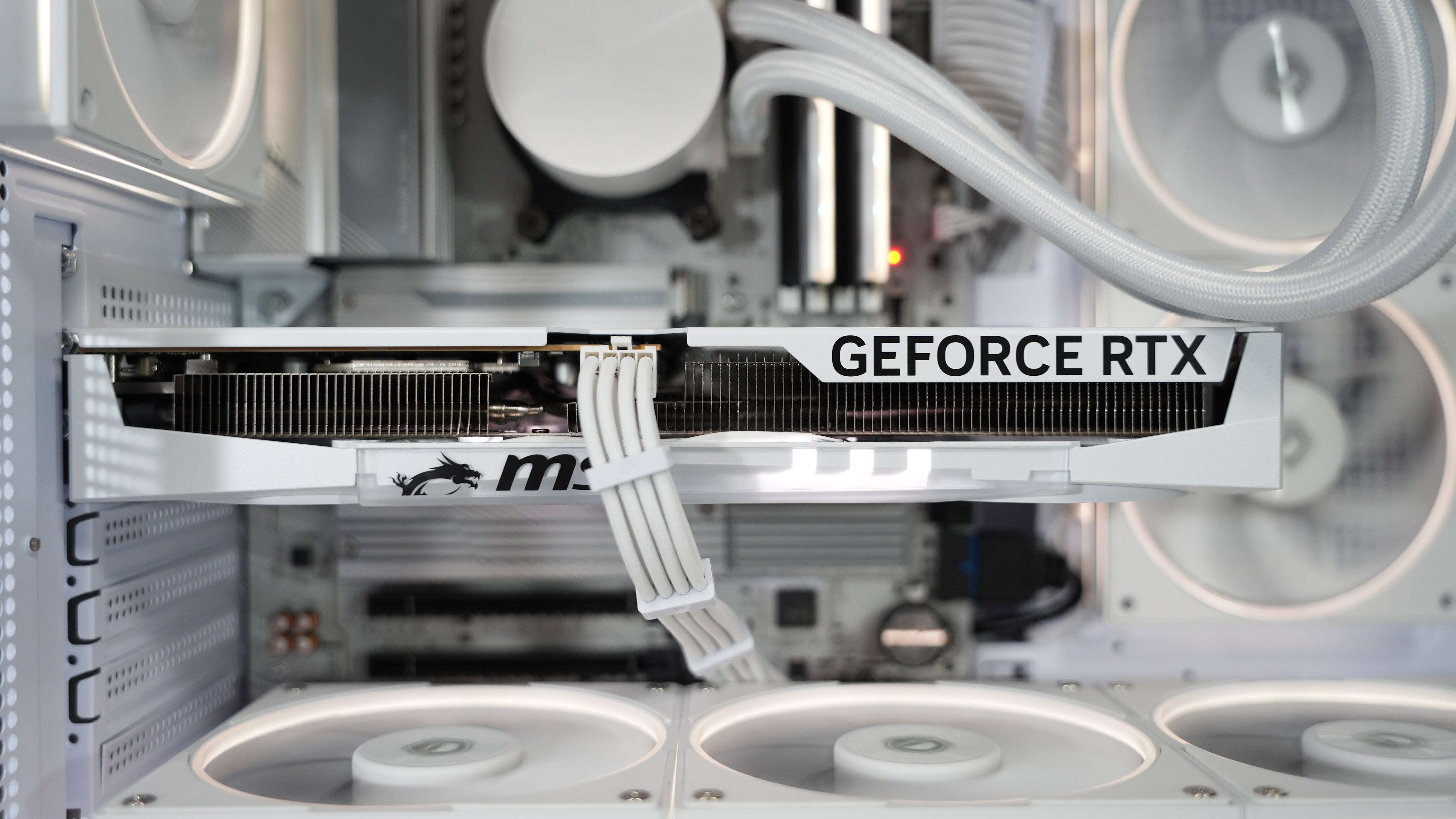 Ryzen 5 9600X + RTX 5060 Gaming PC