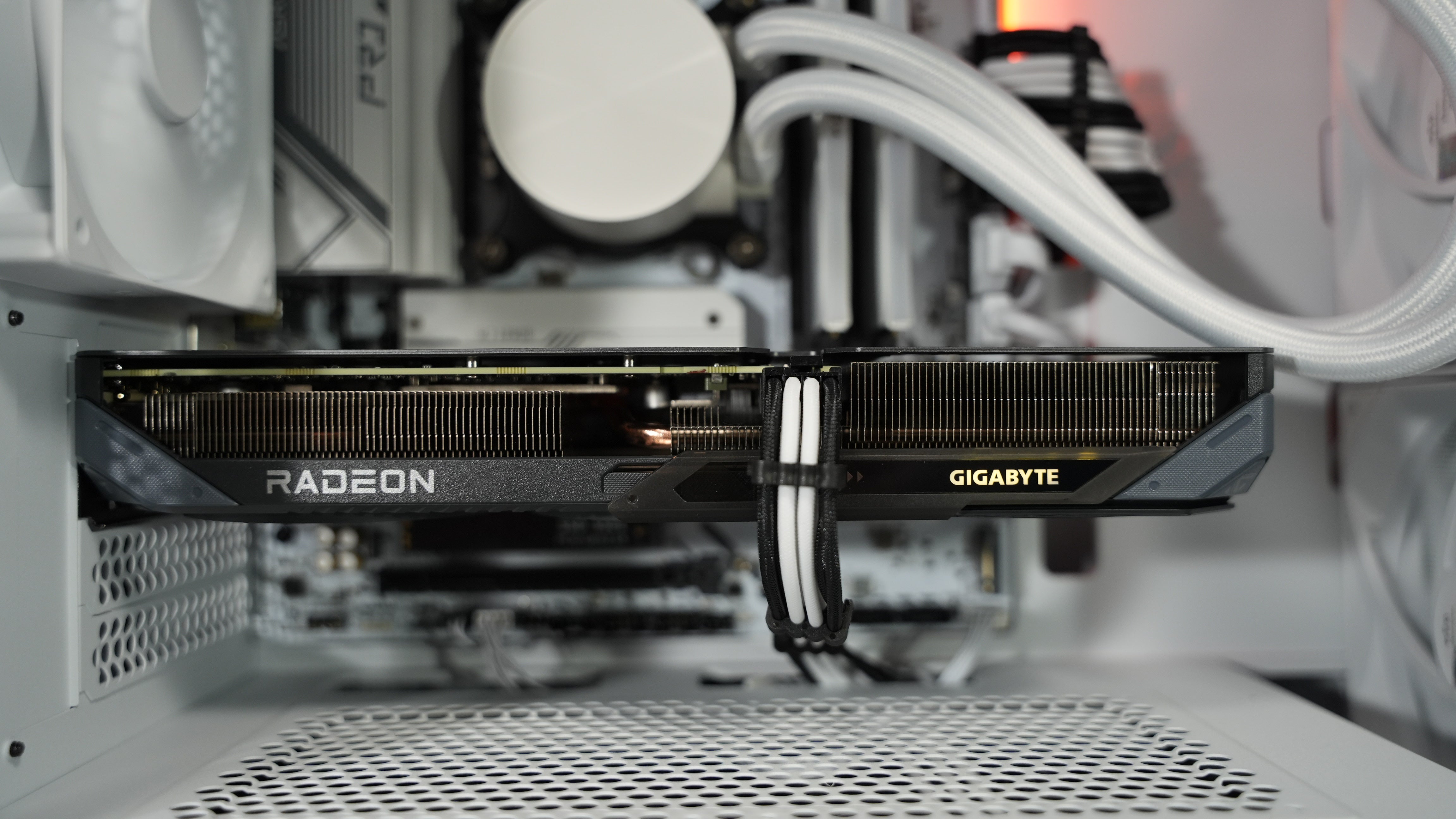 Intel i5 14400F + RX 9060XT Gaming/Streaming PC
