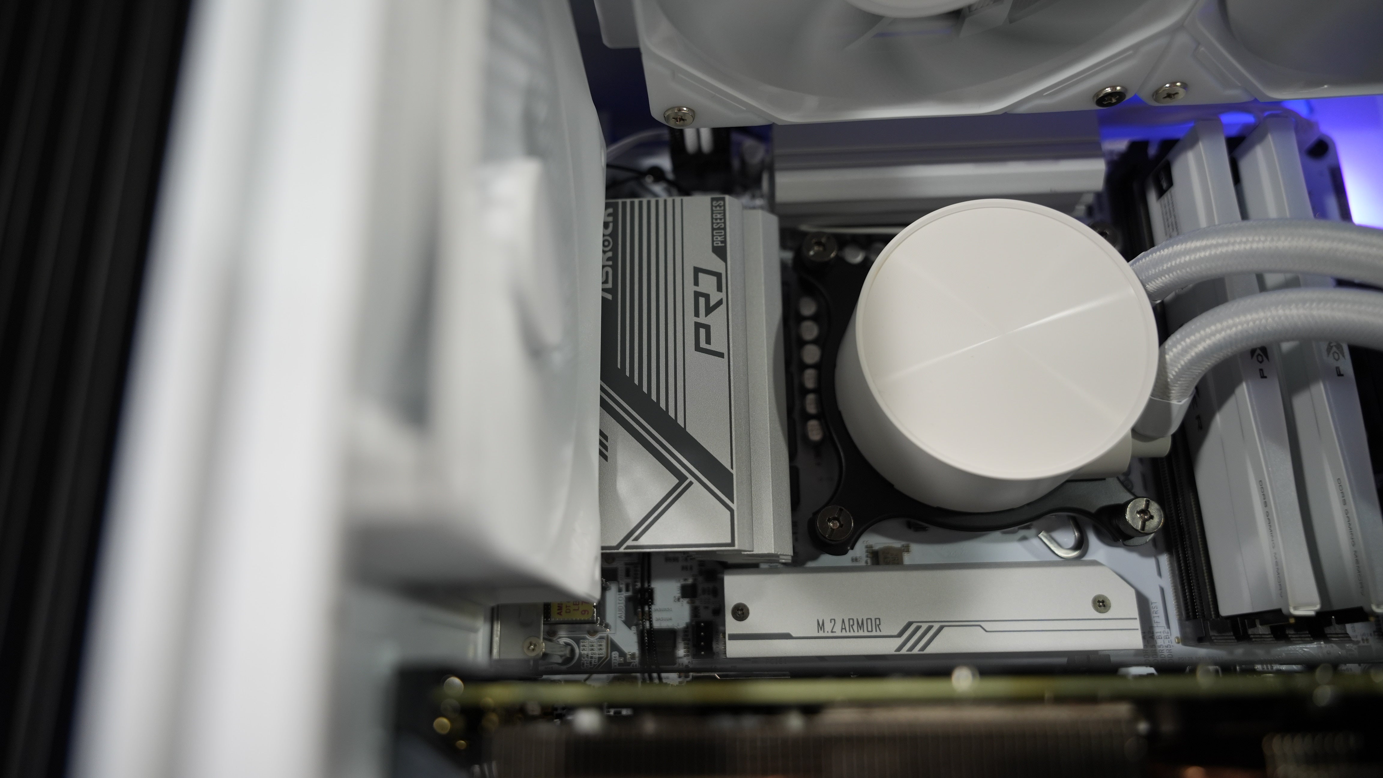 Intel i5 14400F + RX 9060XT Gaming/Streaming PC