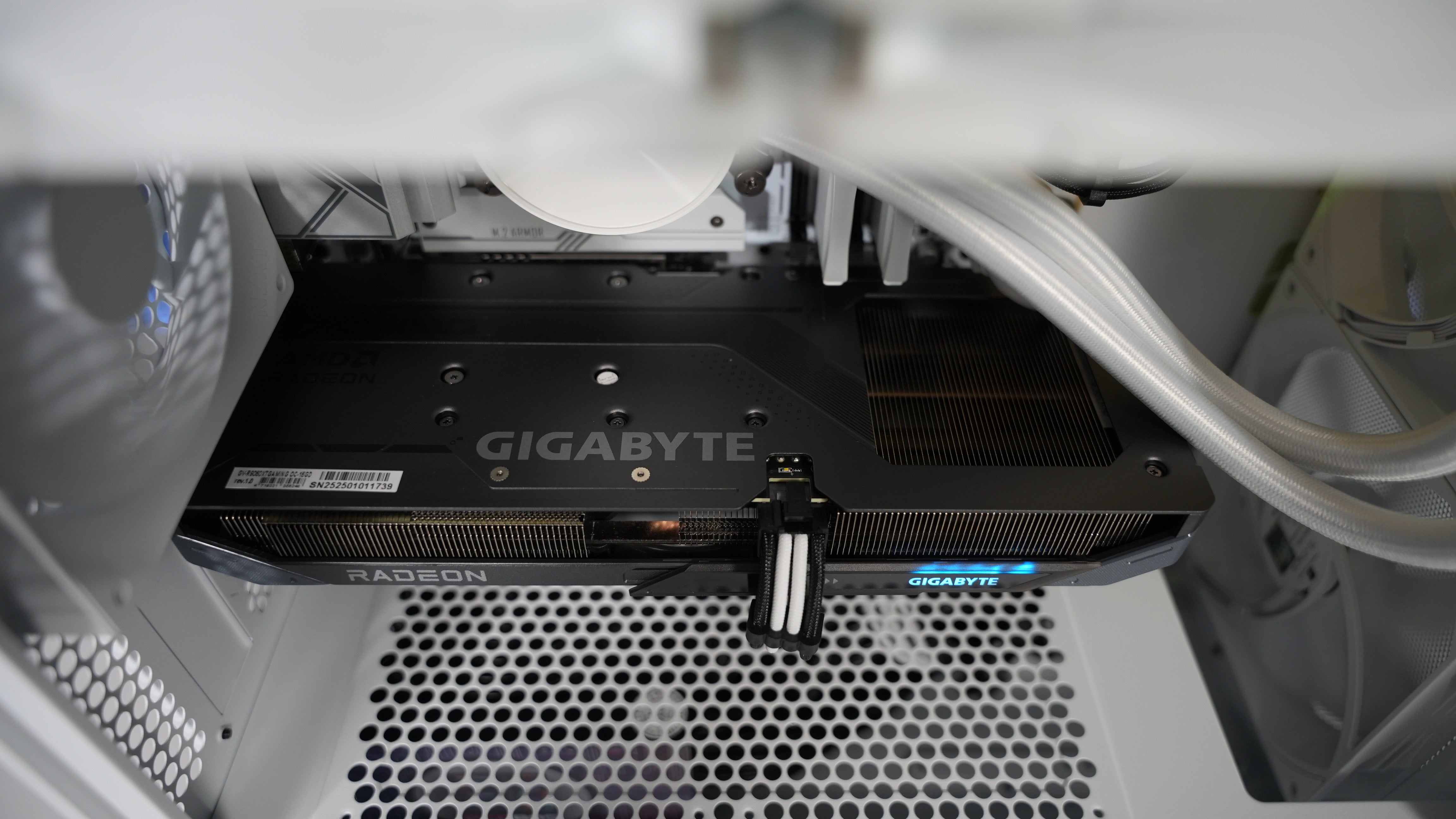 Intel i5 14400F + RX 9060XT Gaming/Streaming PC