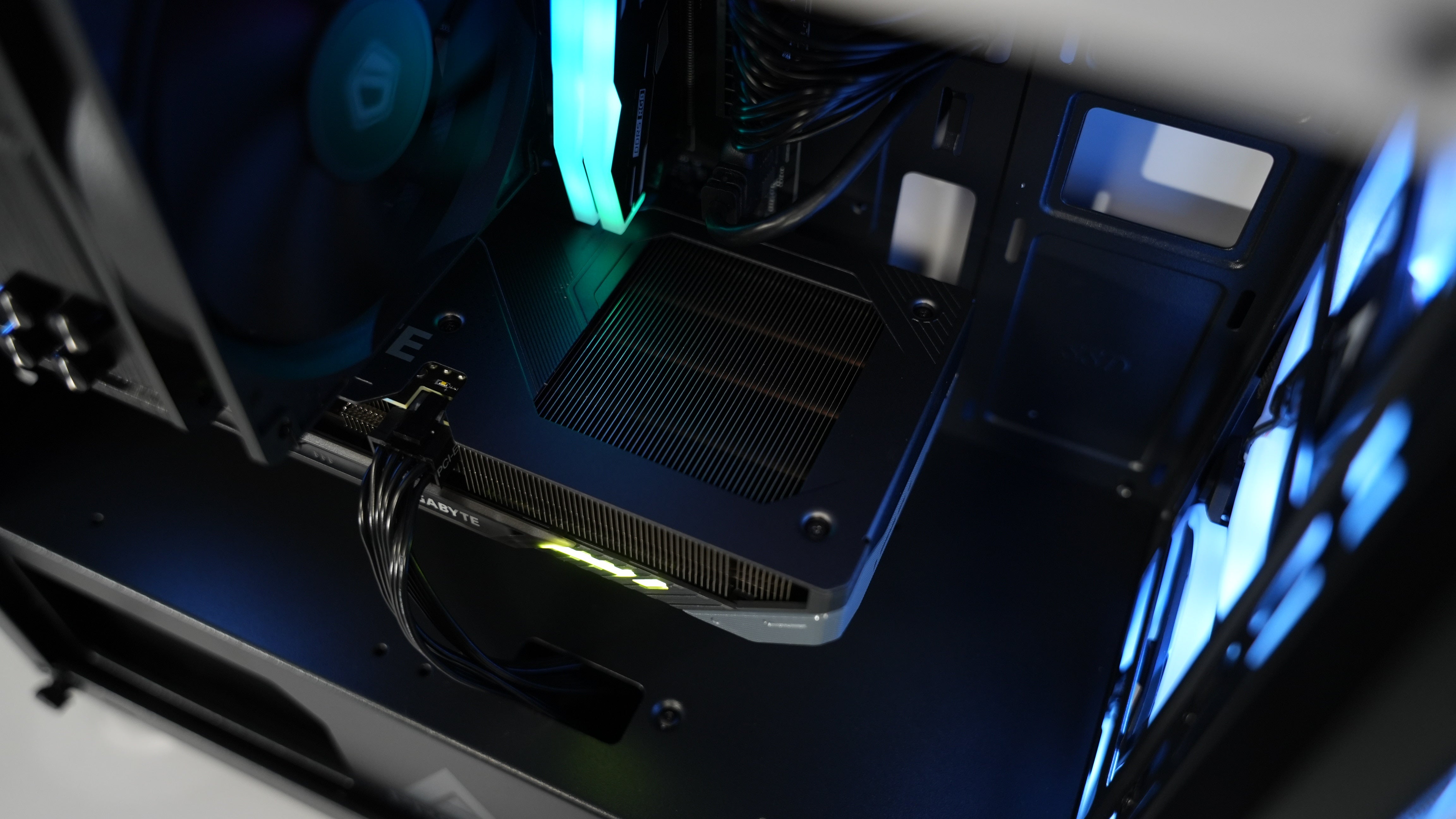 Intel i5 12400F + RX 9060XT Gaming PC