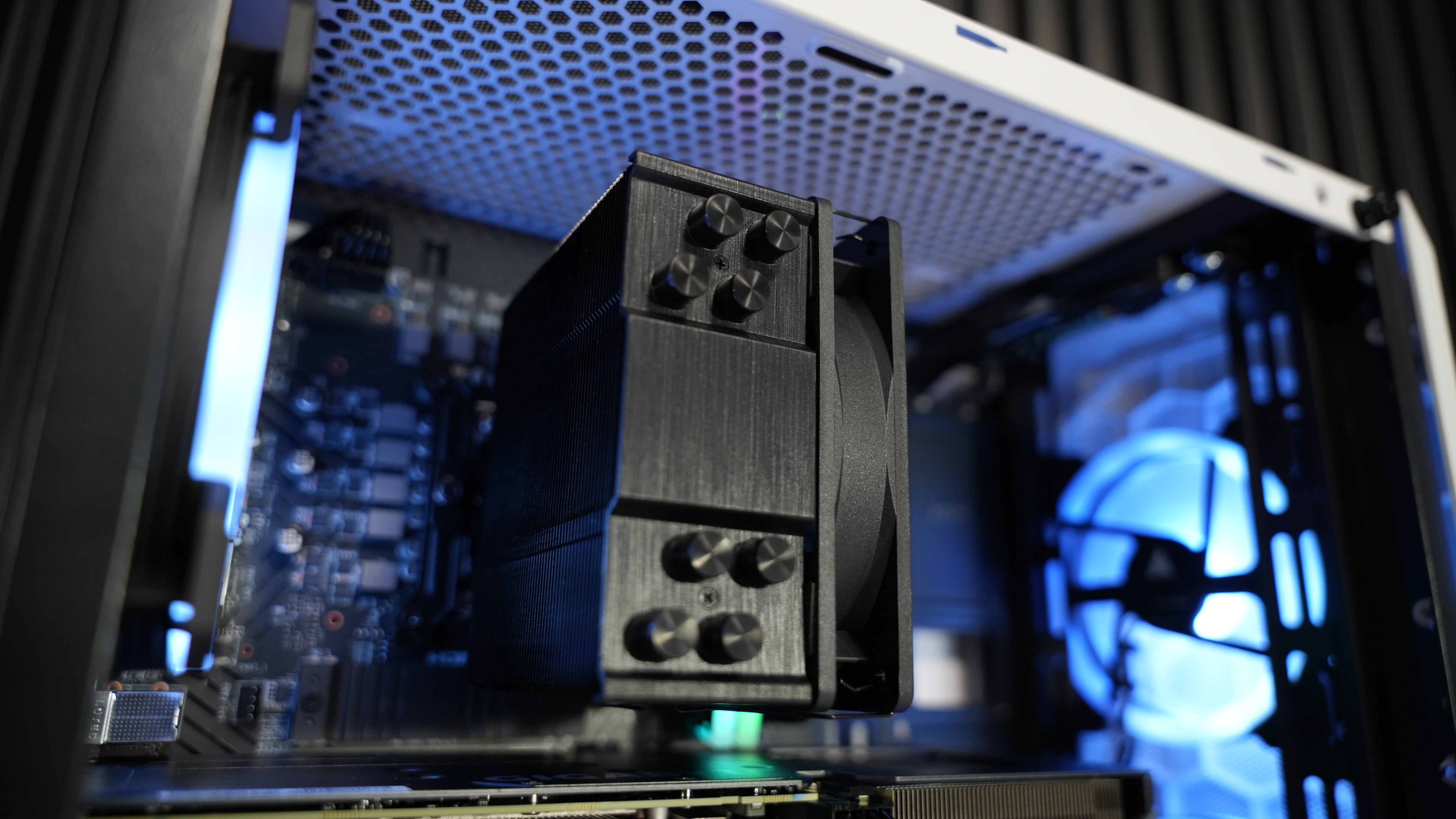 Intel i5 12400F + RX 9060XT Gaming PC