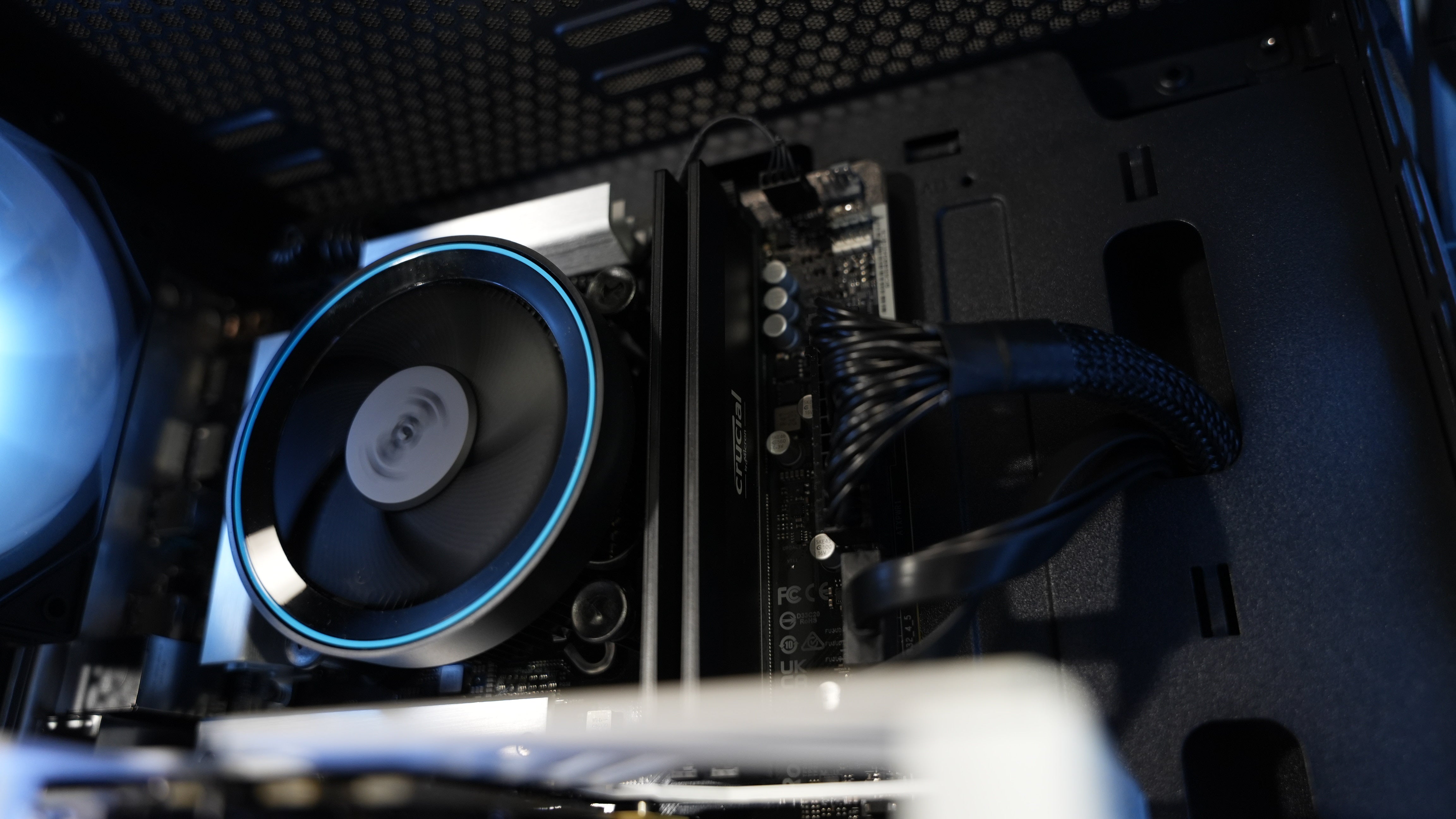 Intel Core Ultra 225F + Arc B580 Gaming PC