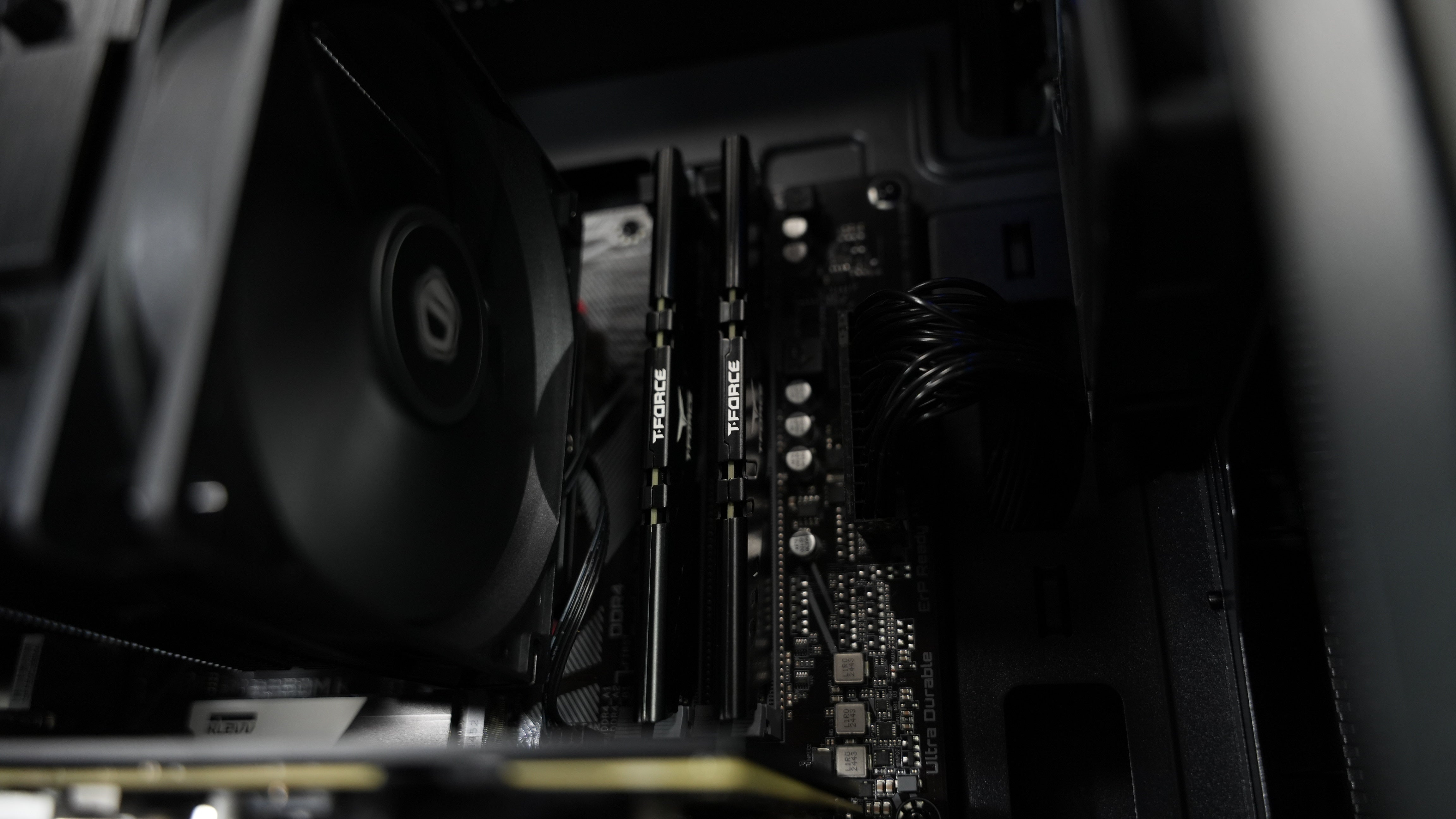 Ryzen 5 5600 + RX 5700XT Gaming PC