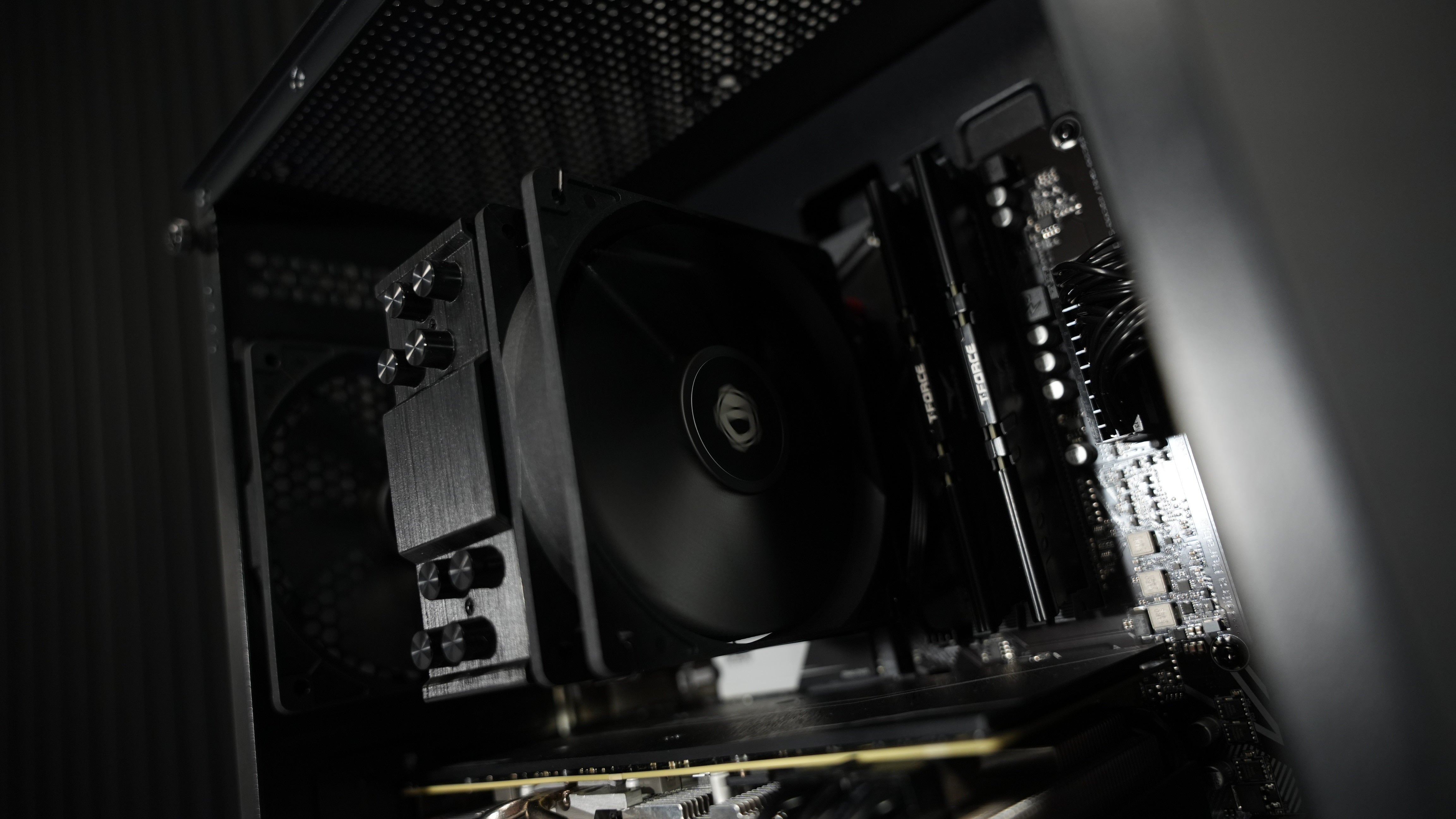 Ryzen 5 5600 + RX 5700XT Gaming PC