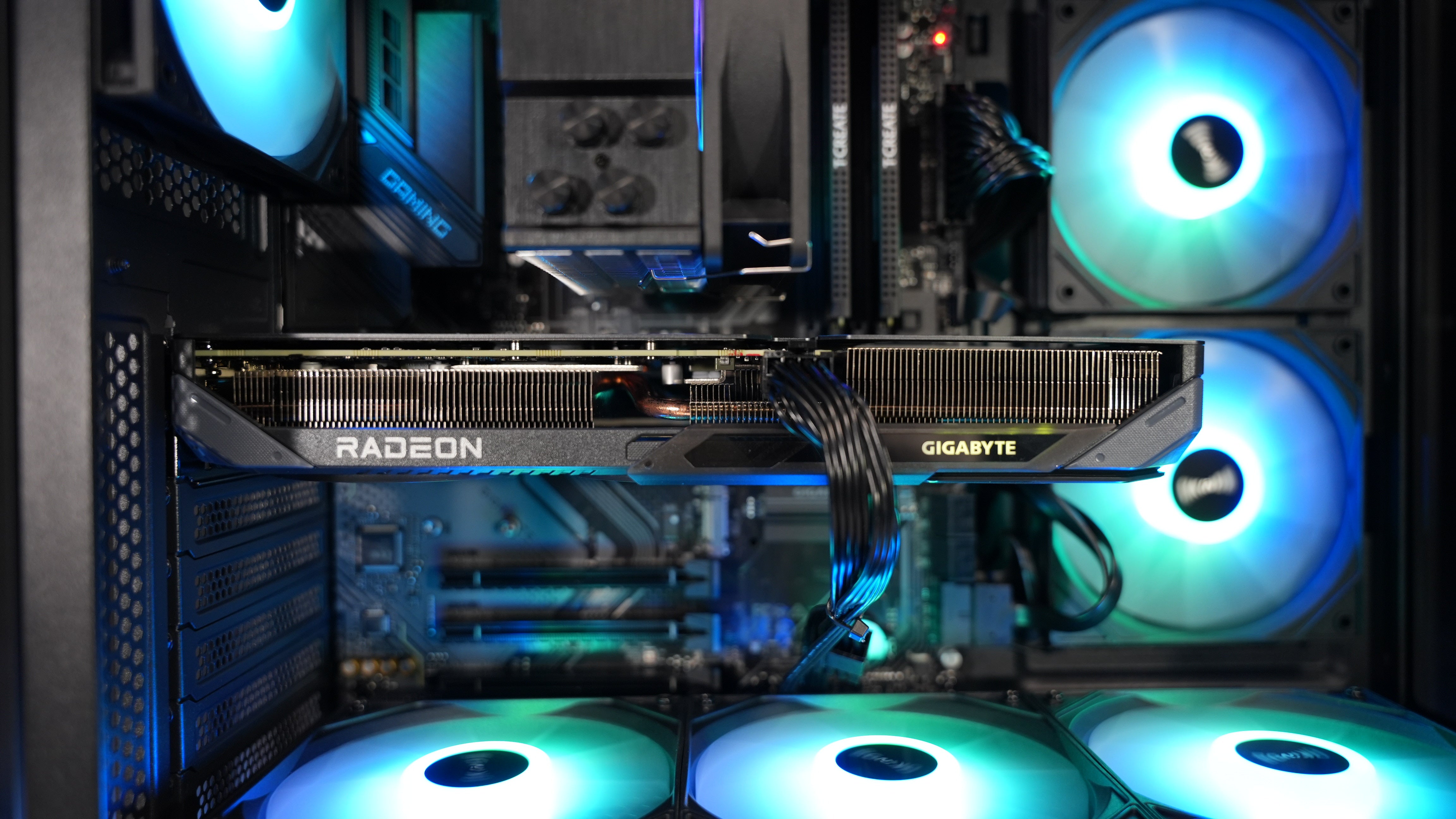 Ryzen 5 9600X + RX 9060XT 16GB Gaming PC