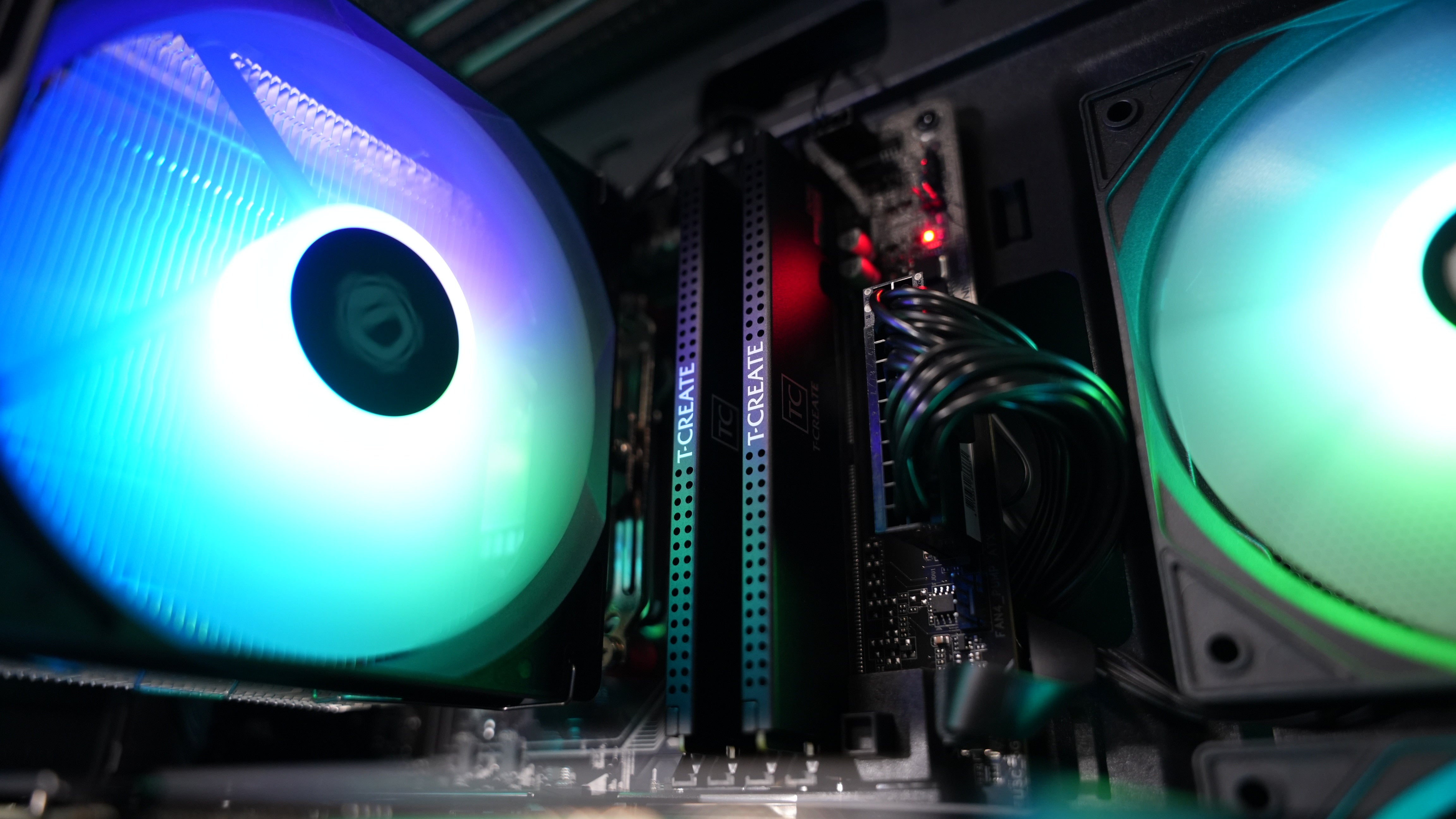 Ryzen 5 9600X + RX 9060XT 16GB Gaming PC