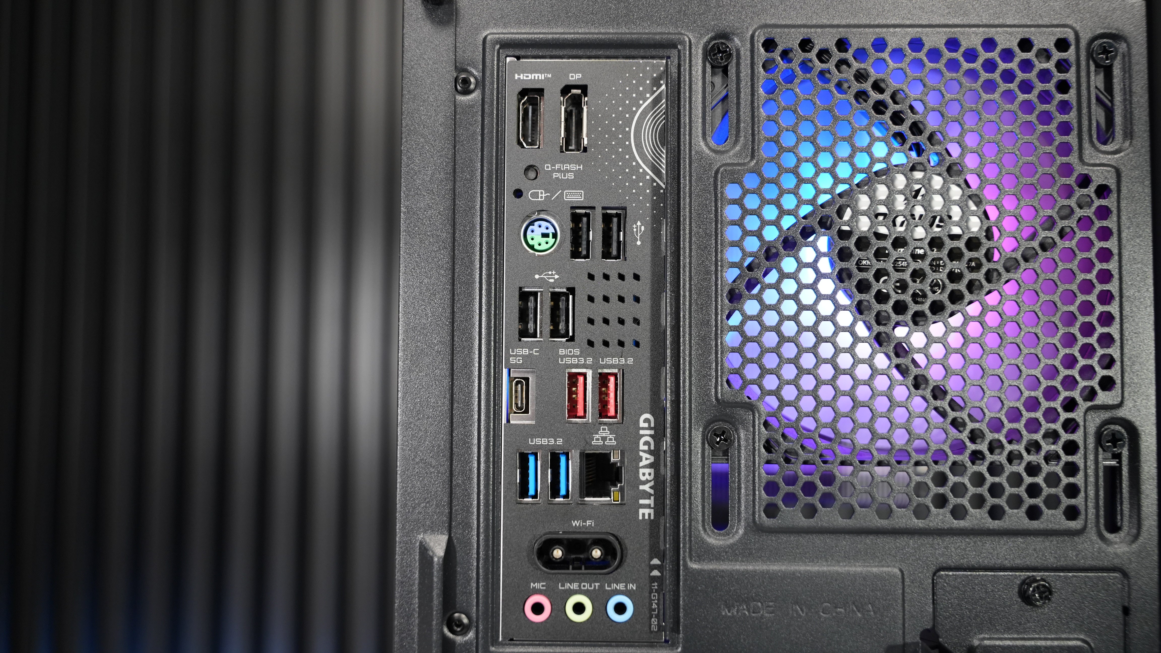 Ryzen 5 9600X + RX 9060XT 16GB Gaming PC