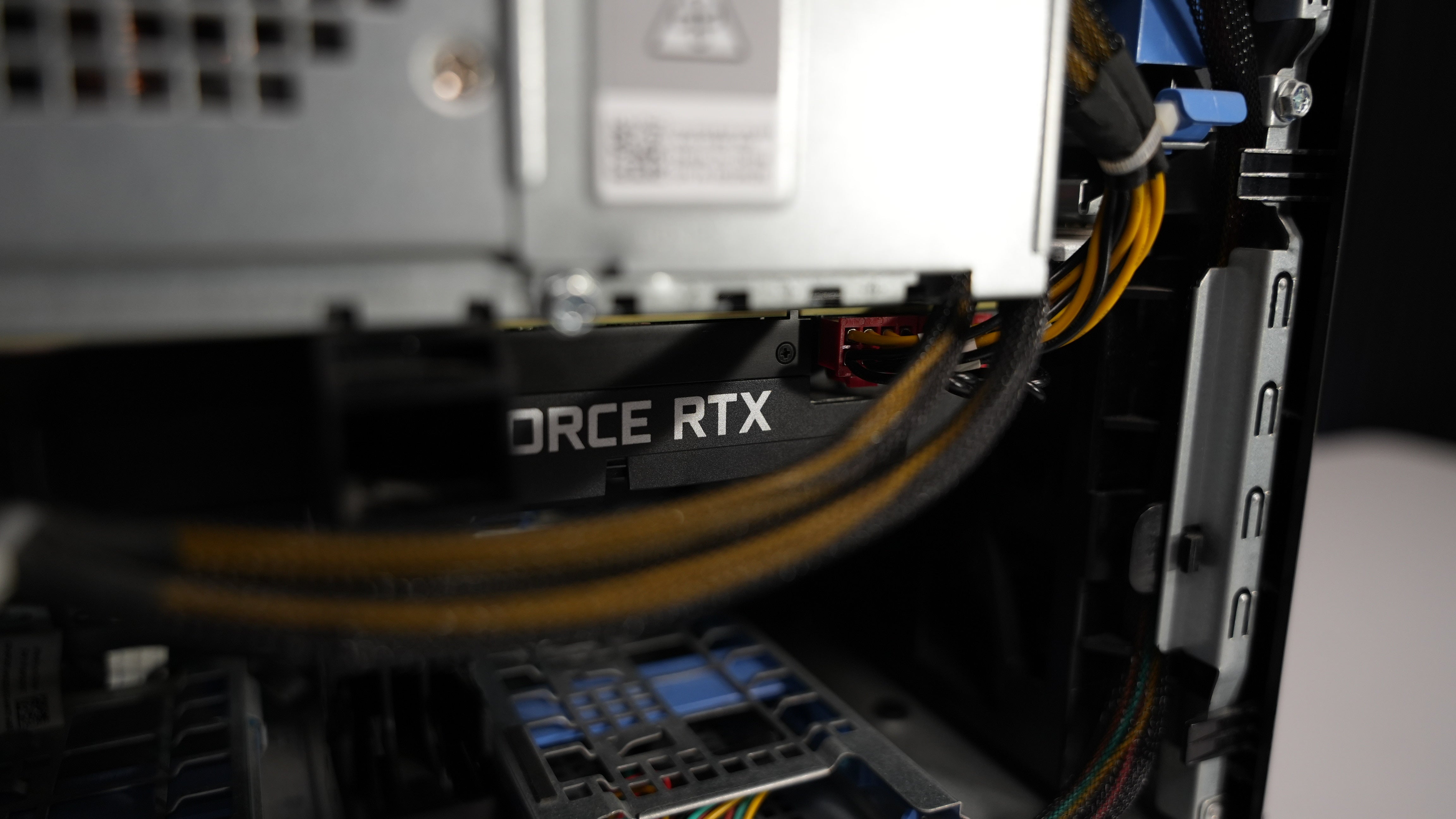 Intel i7 9700K + RTX 2080 Ti Gaming PC