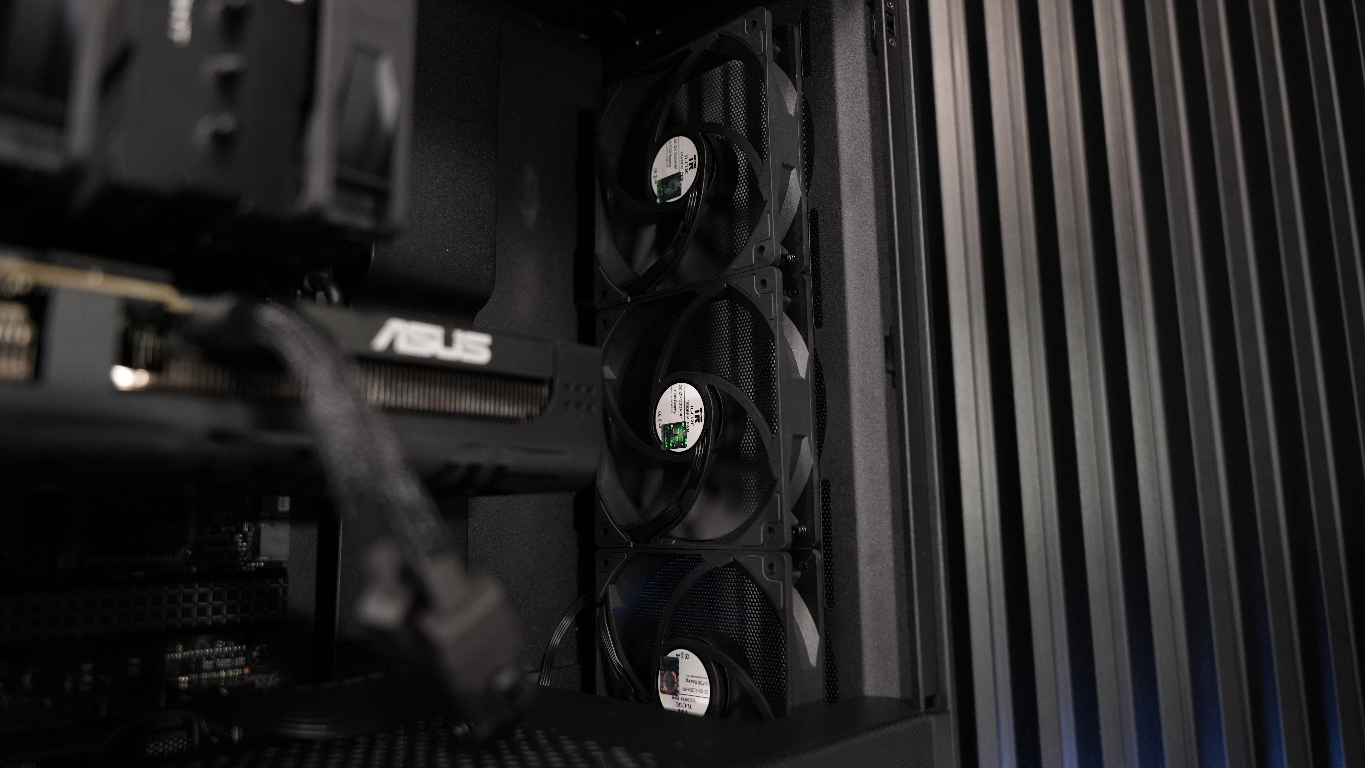 Ryzen 7 9800X3D + RTX 5070 Gaming/Streaming PC