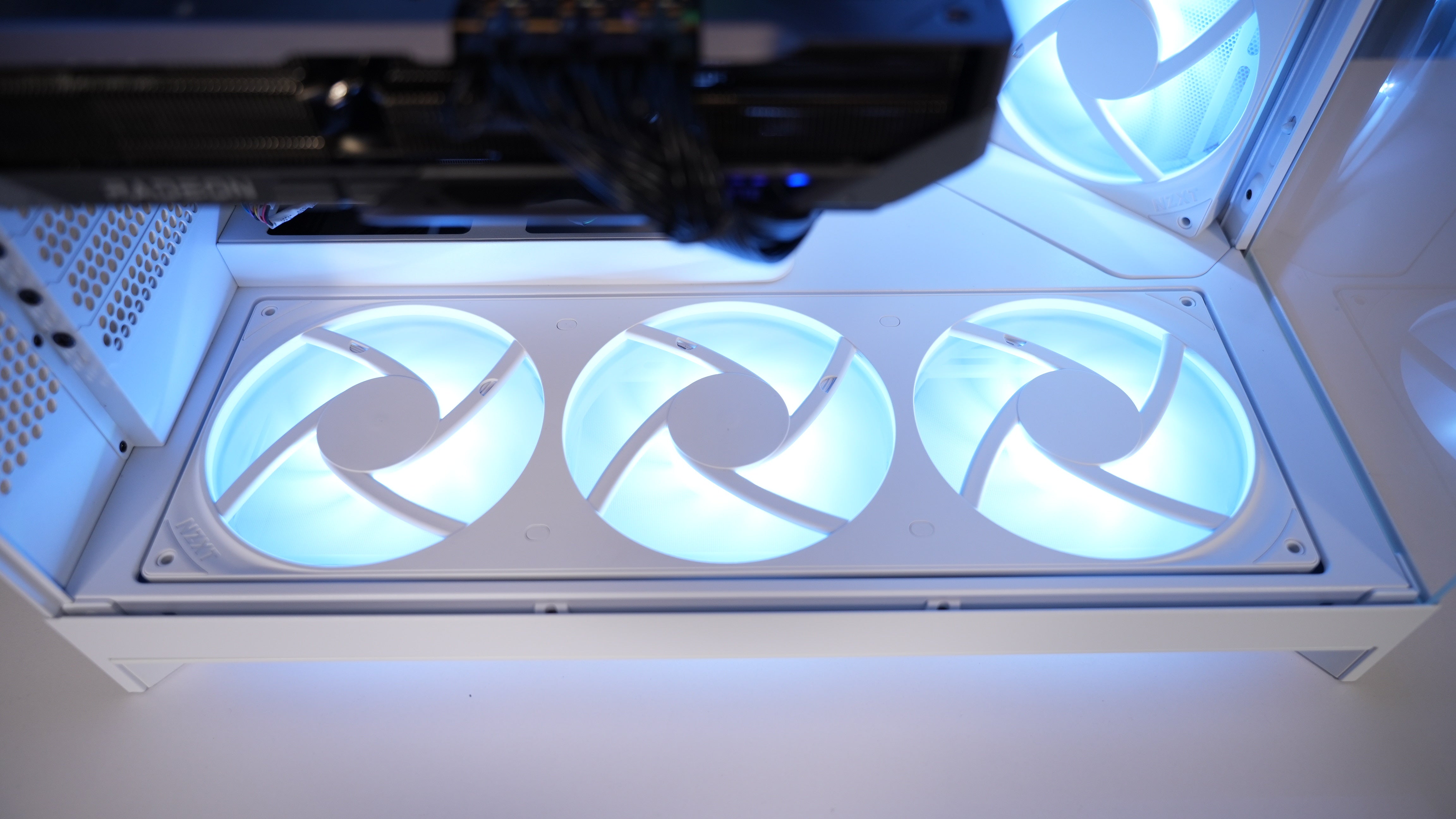 Ryzen 7 7800X3D + RX 9070 XT Gaming/Streaming PC