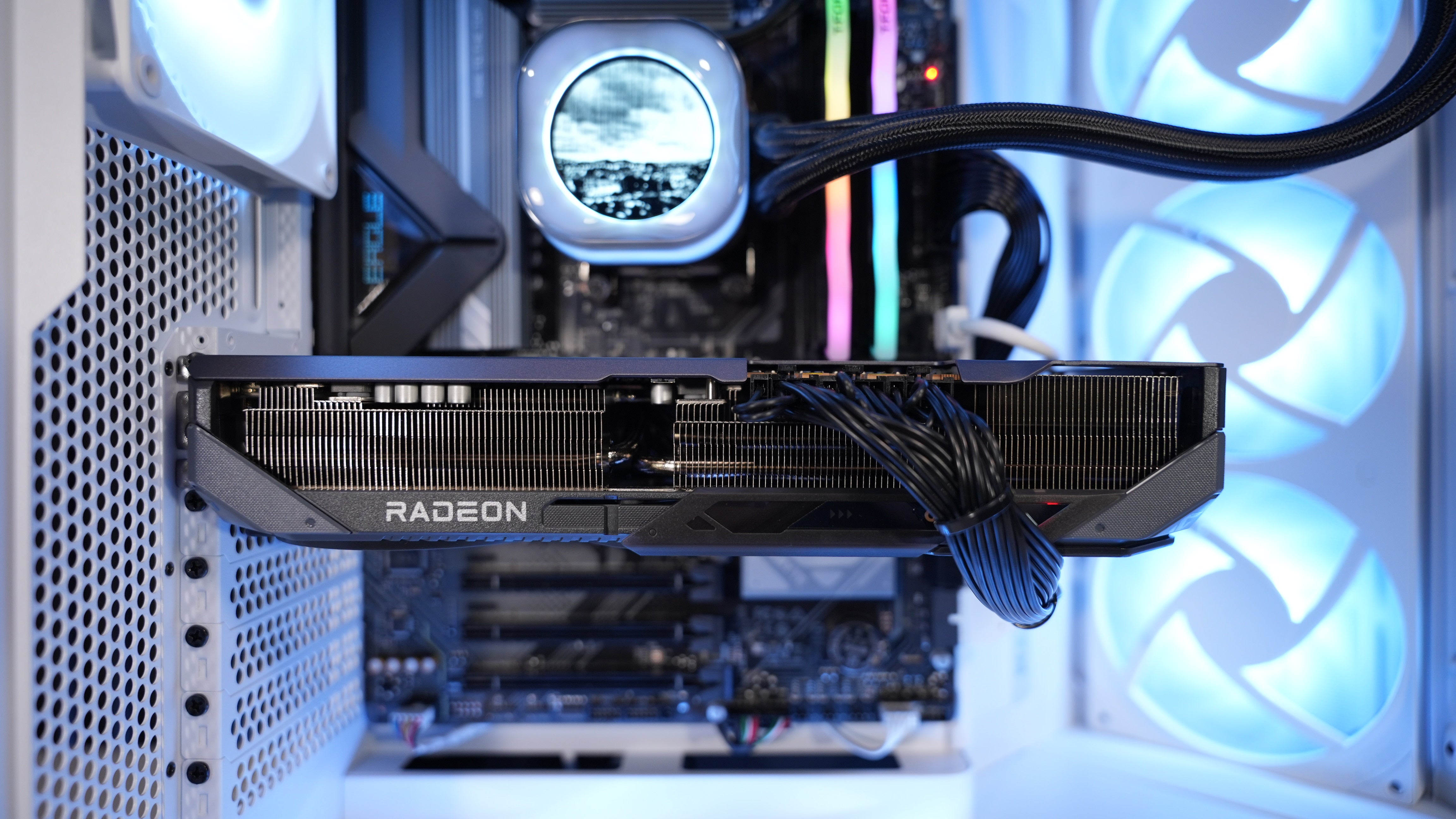 Ryzen 7 7800X3D + RX 9070 XT Gaming/Streaming PC