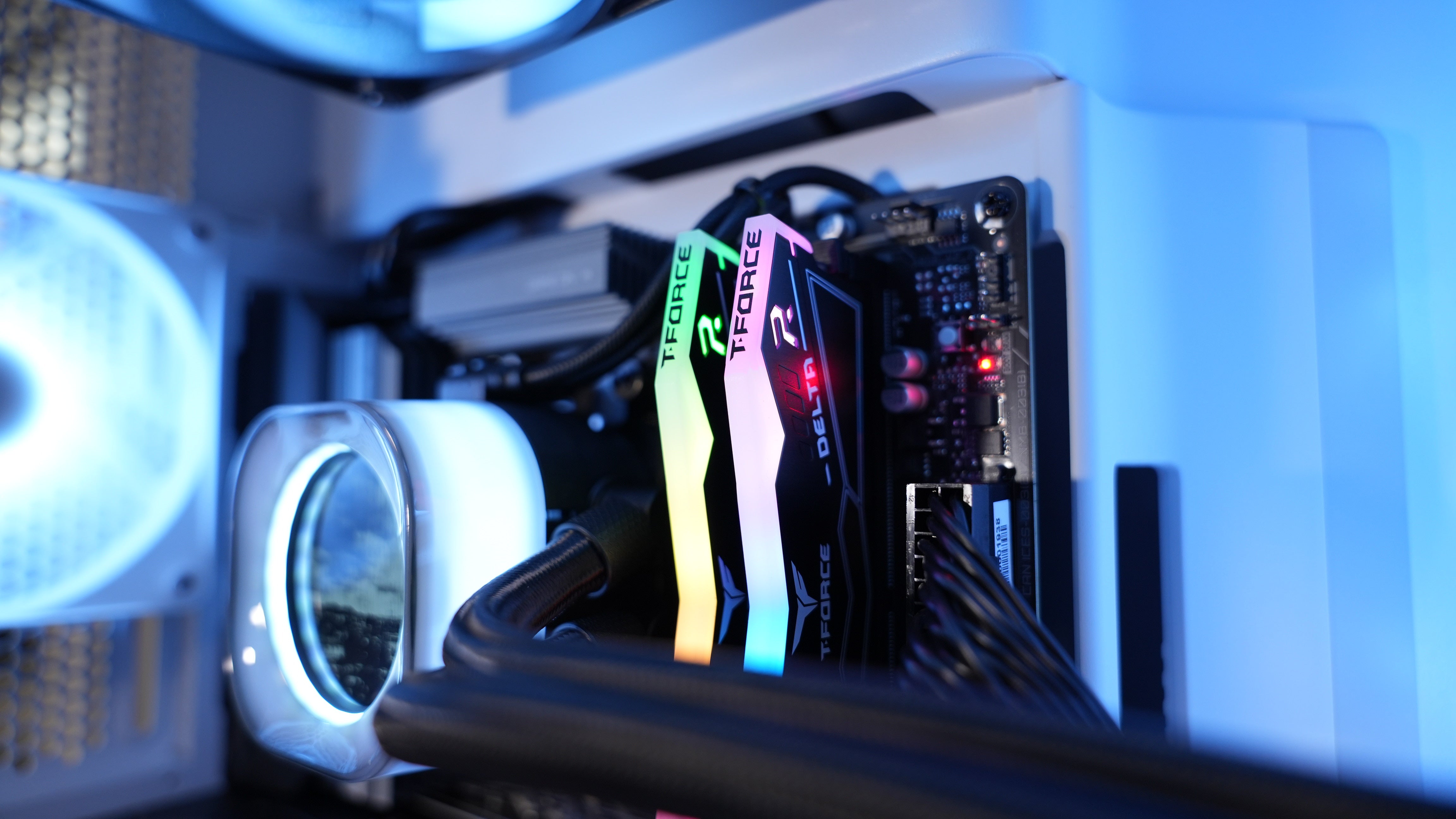Ryzen 7 7800X3D + RX 9070 XT Gaming/Streaming PC
