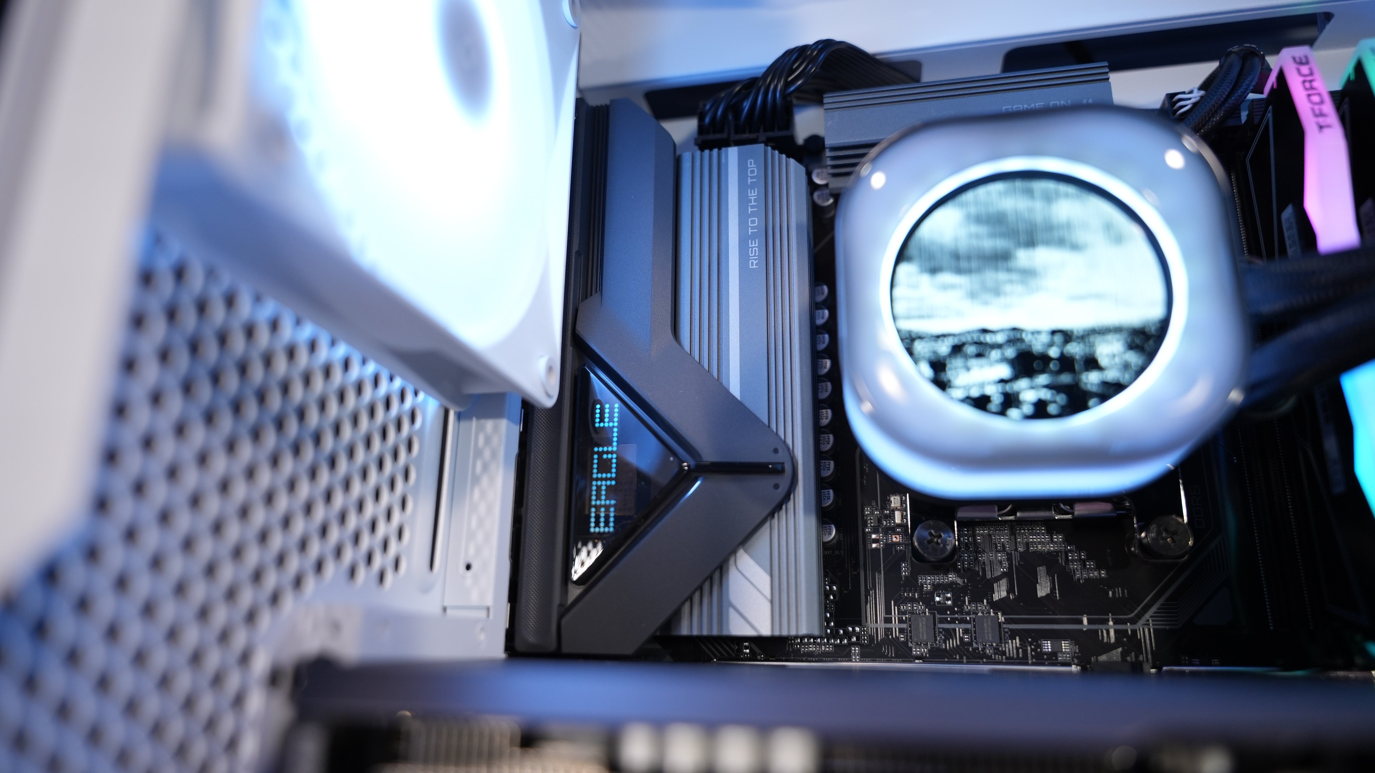 Ryzen 7 7800X3D + RX 9070 XT Gaming/Streaming PC