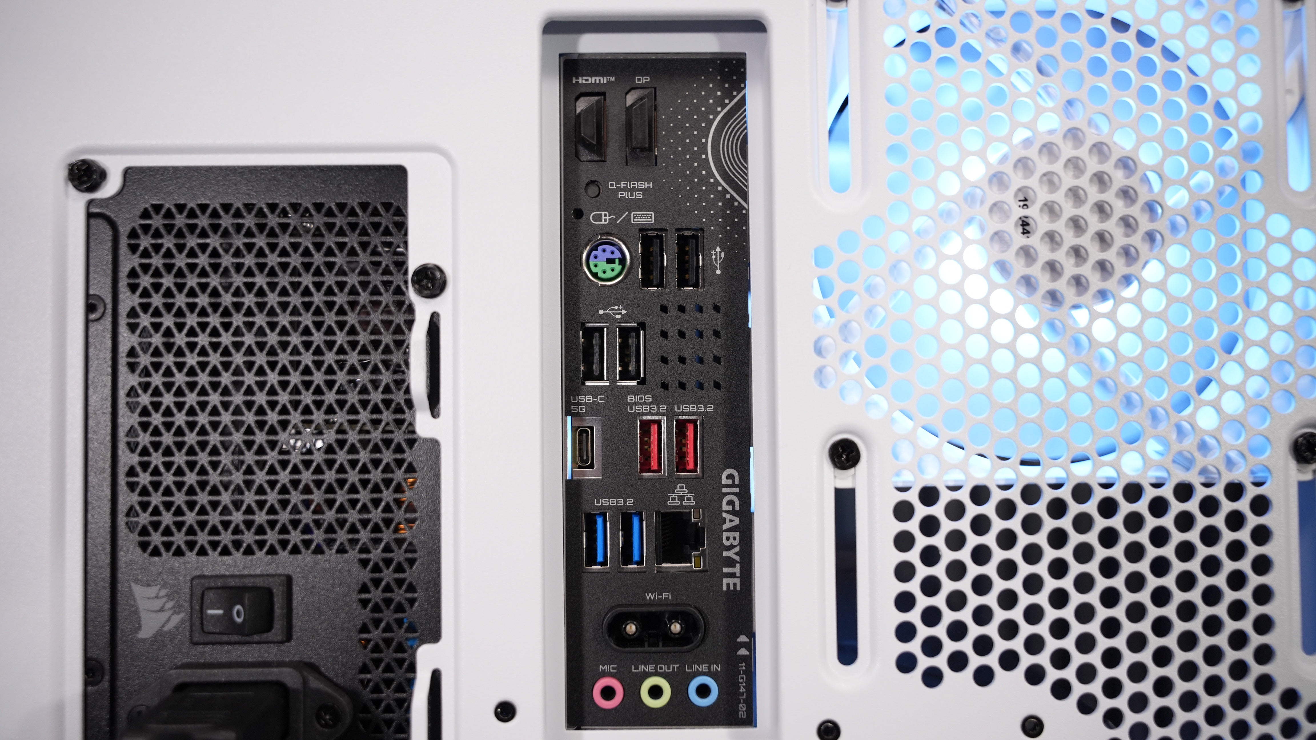 Ryzen 7 7800X3D + RX 9070 XT Gaming/Streaming PC