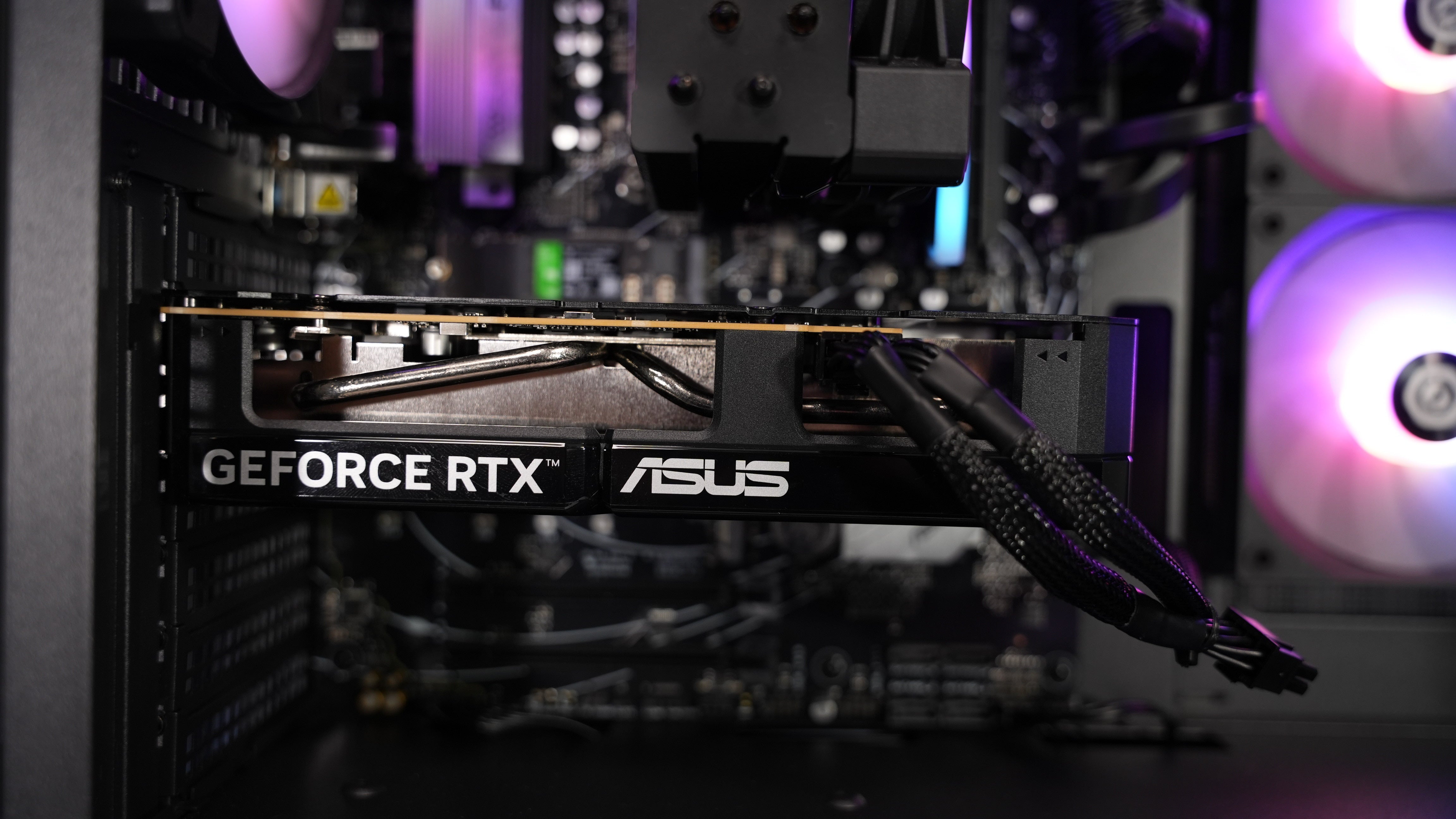 Ryzen 5 8400F + RTX 5060 Gaming PC