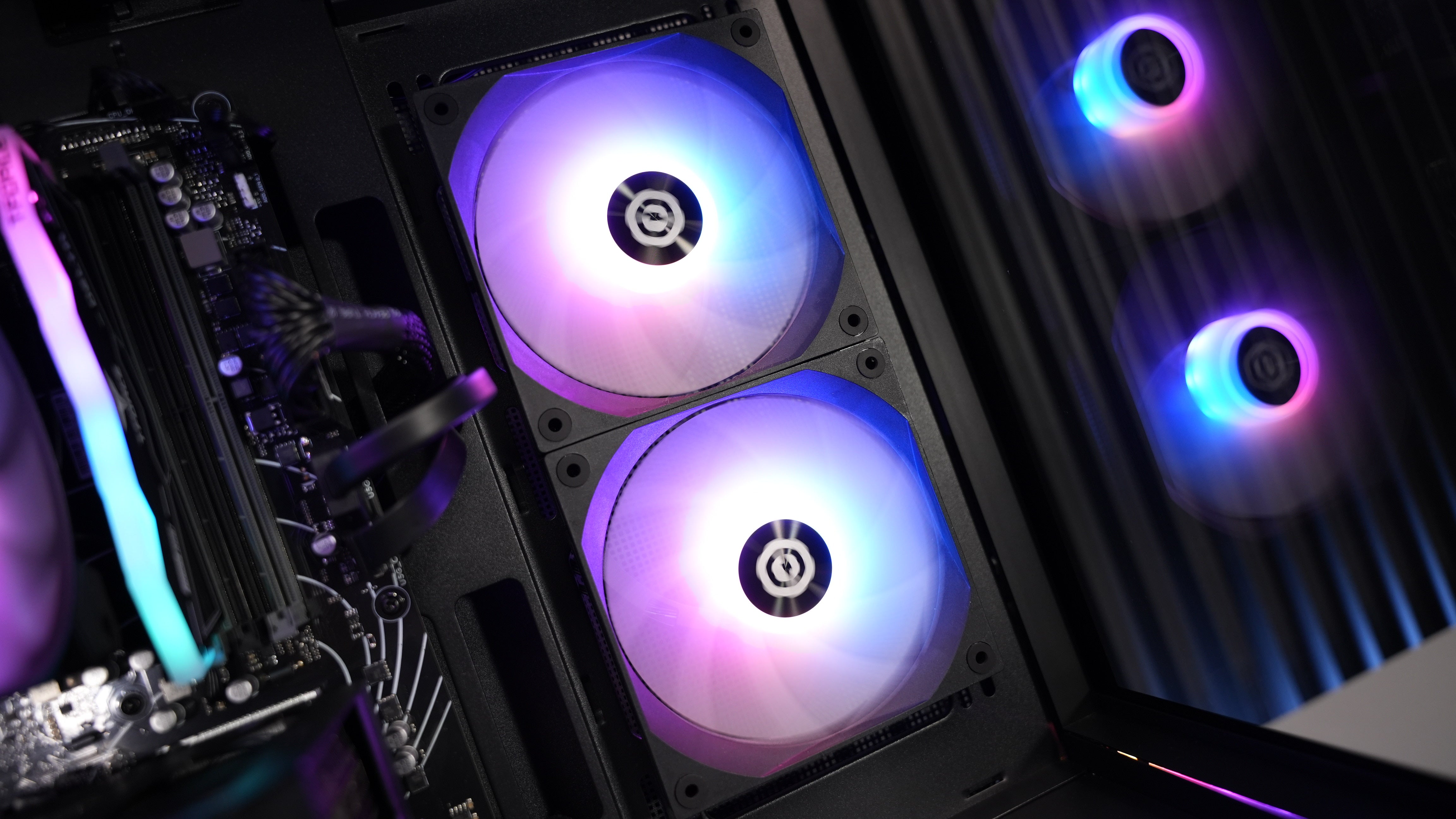 Ryzen 5 8400F + RTX 5060 Gaming PC