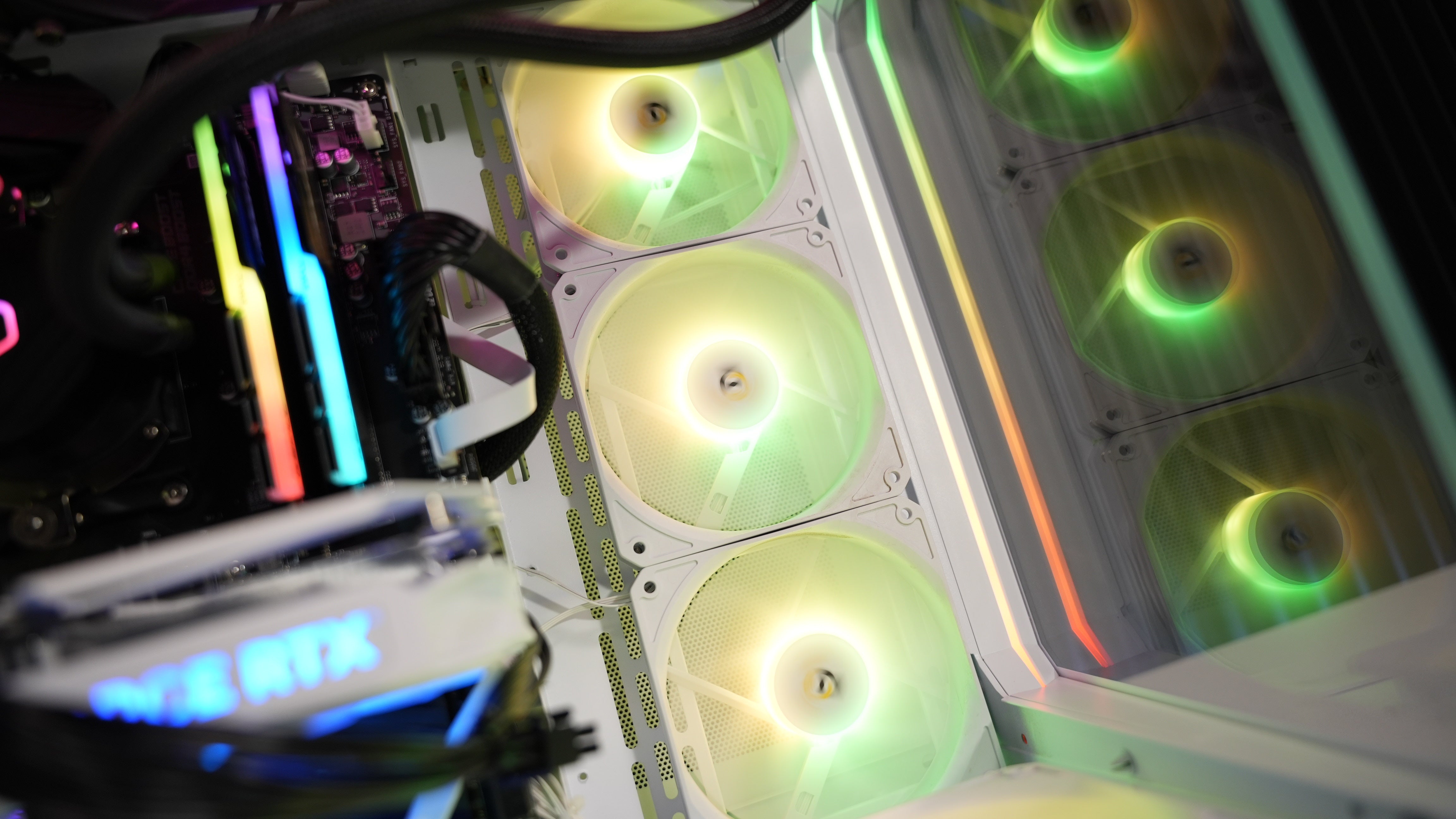 Ryzen 7 5700X + RTX 4060 Gaming PC