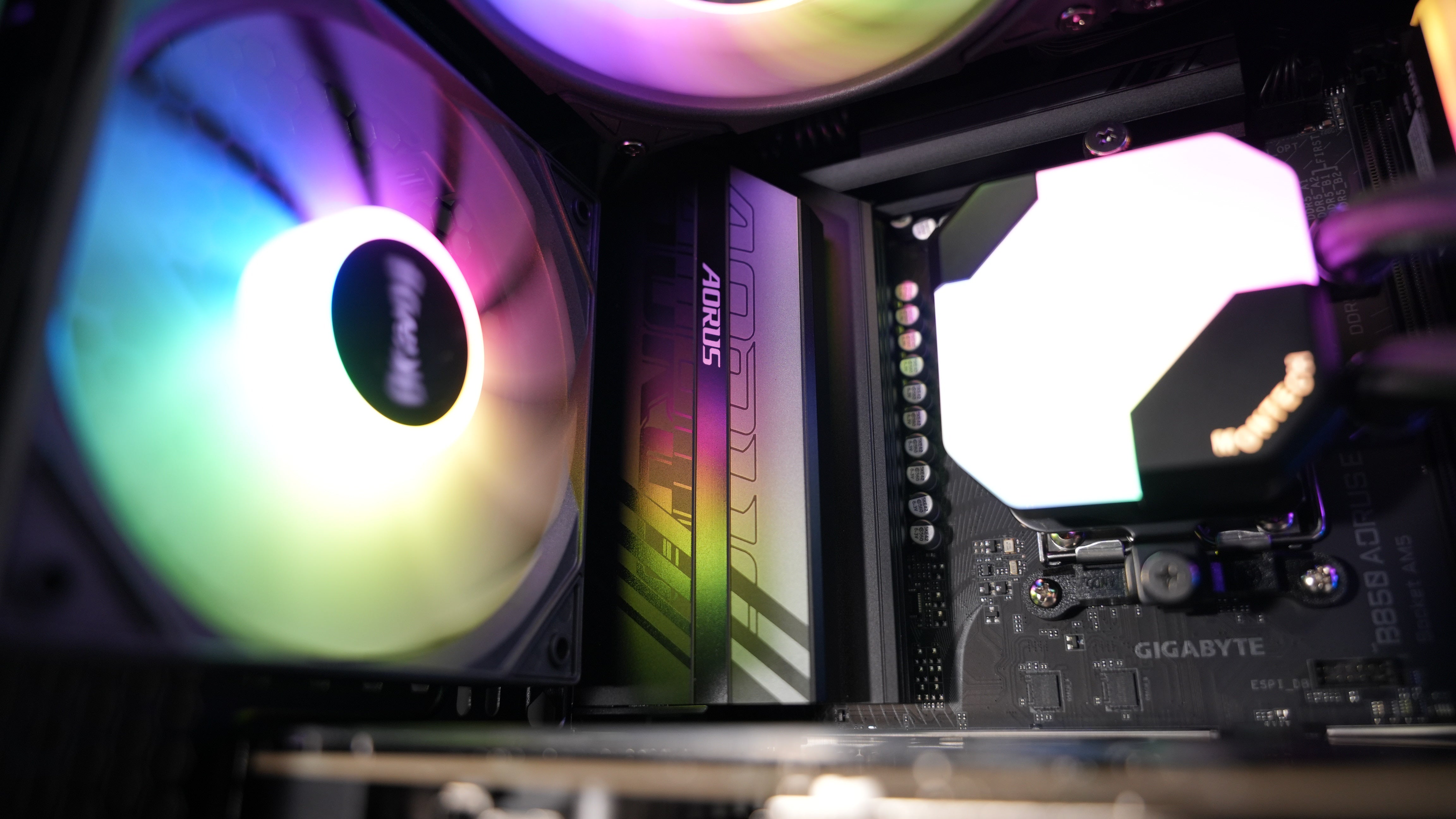 Ryzen 5 9600X + RTX 5070 Gaming/Streaming PC