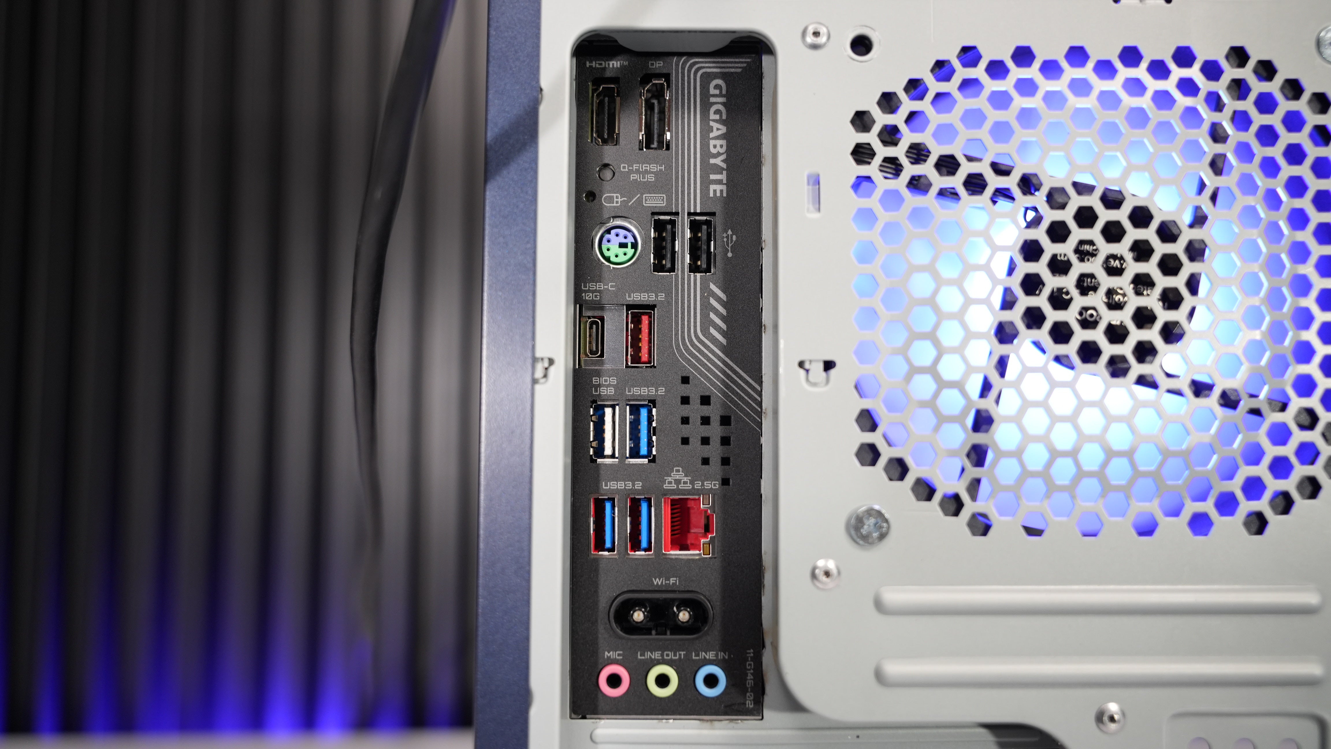 Ryzen 5 9600X + RX 9060XT 16GB Gaming PC