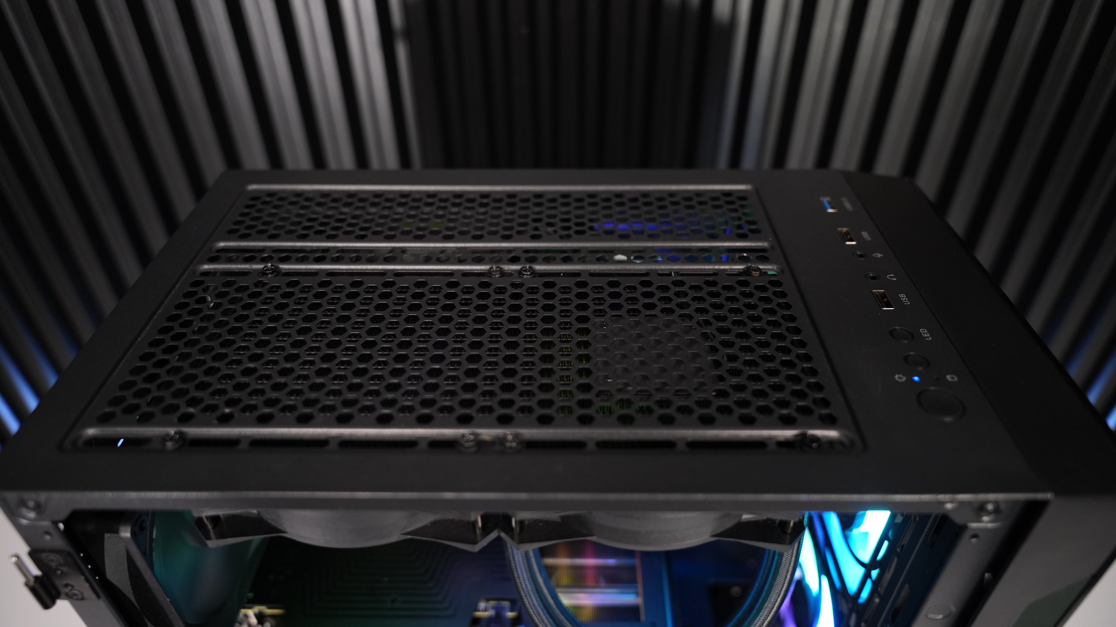 Intel i7 10700F + RX 9060XT 8GB Gaming PC
