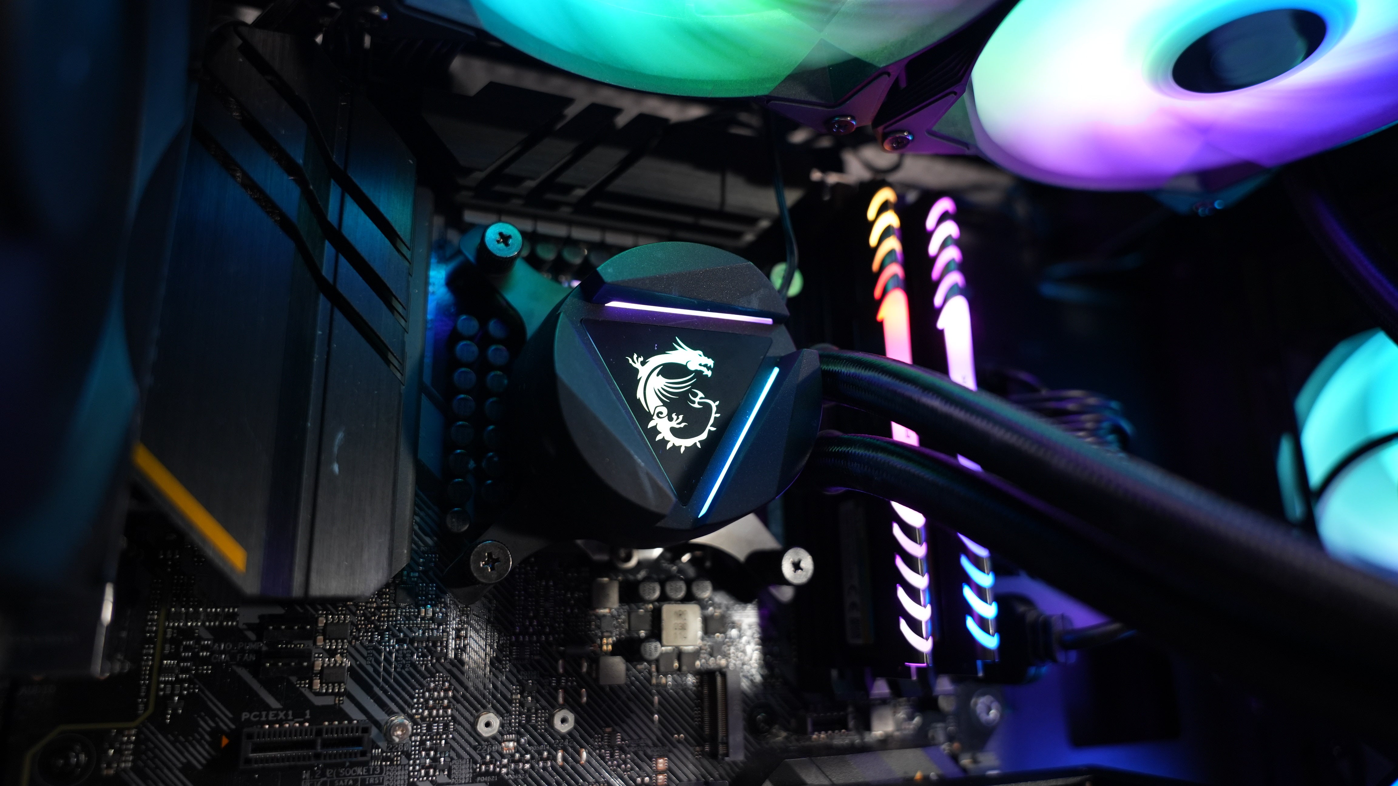 Intel i7 10700F + RX 9060XT 8GB Gaming PC