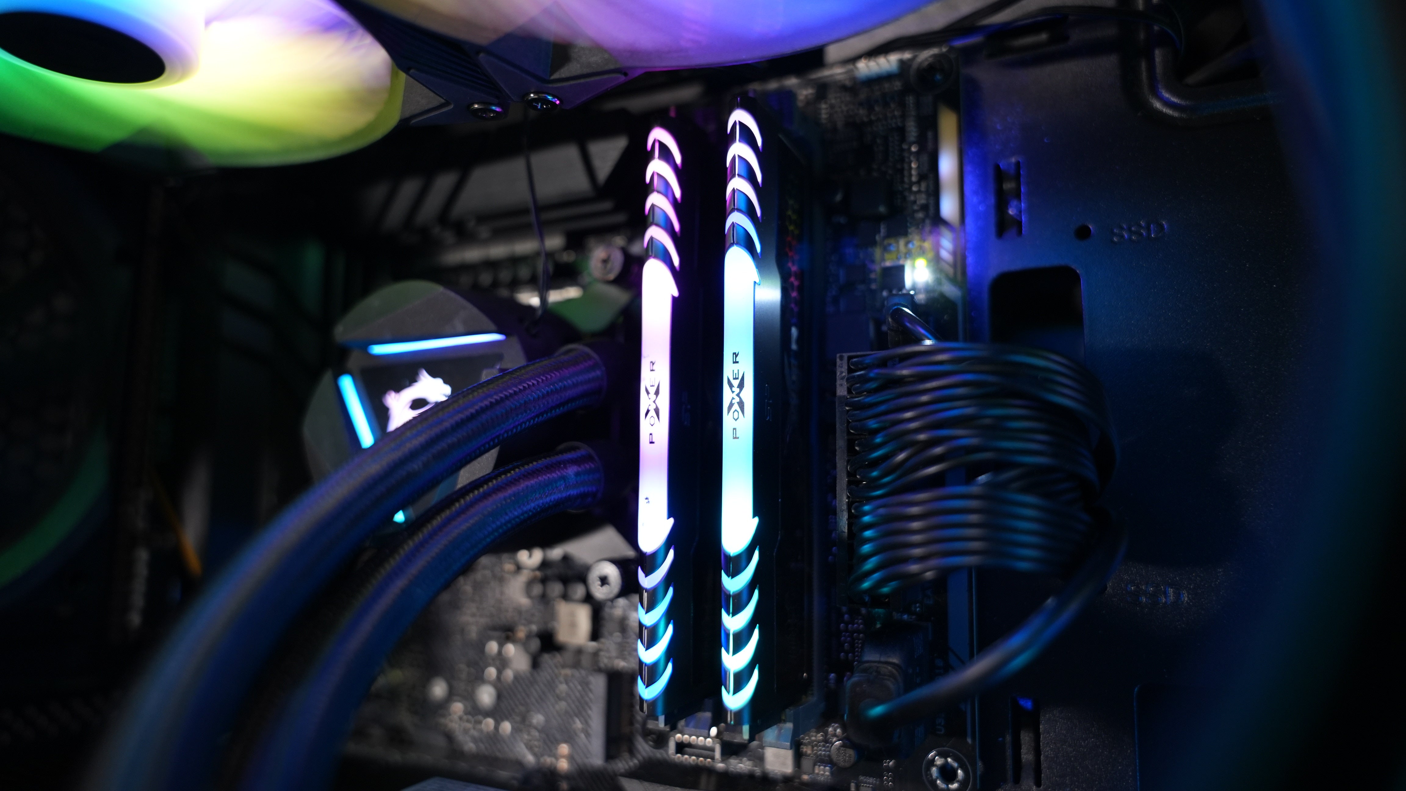 Intel i7 10700F + RX 9060XT 8GB Gaming PC