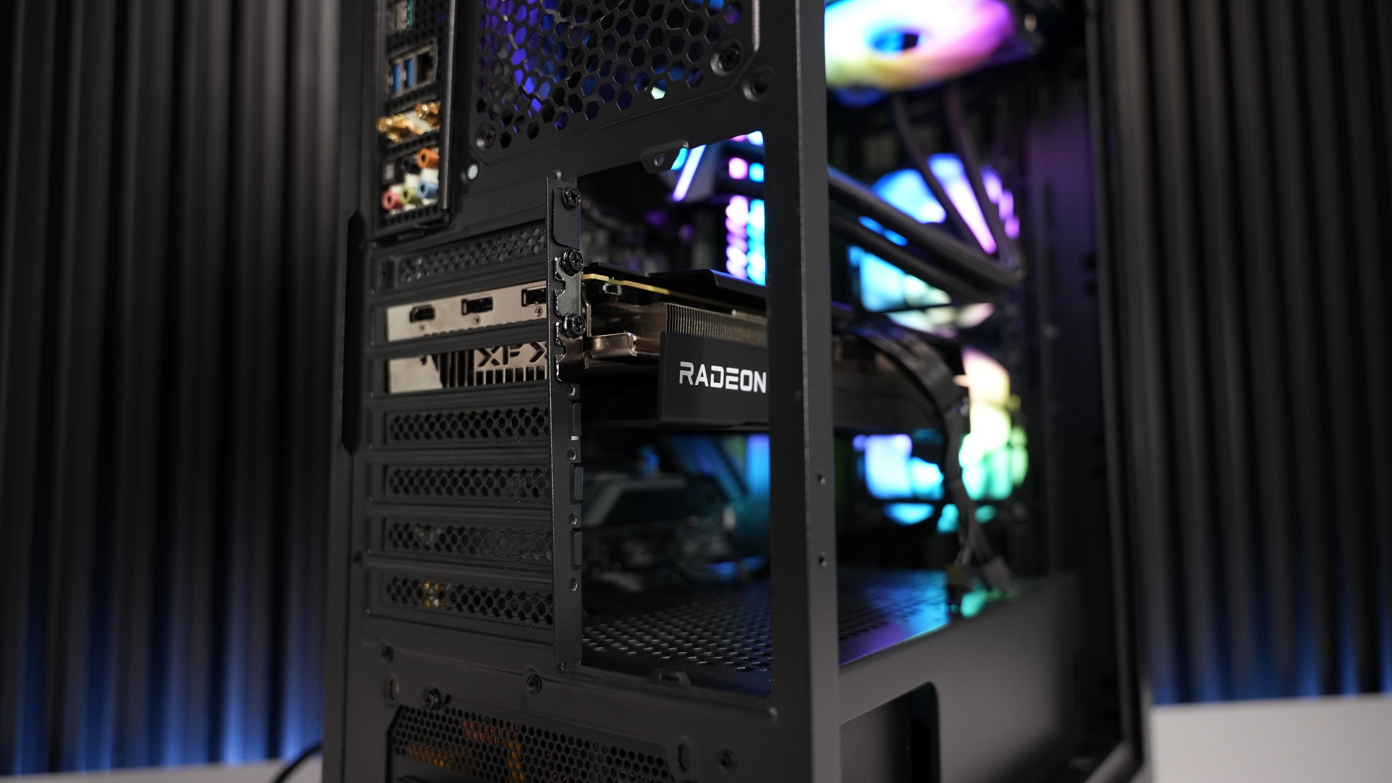 Intel i7 10700F + RX 9060XT 8GB Gaming PC