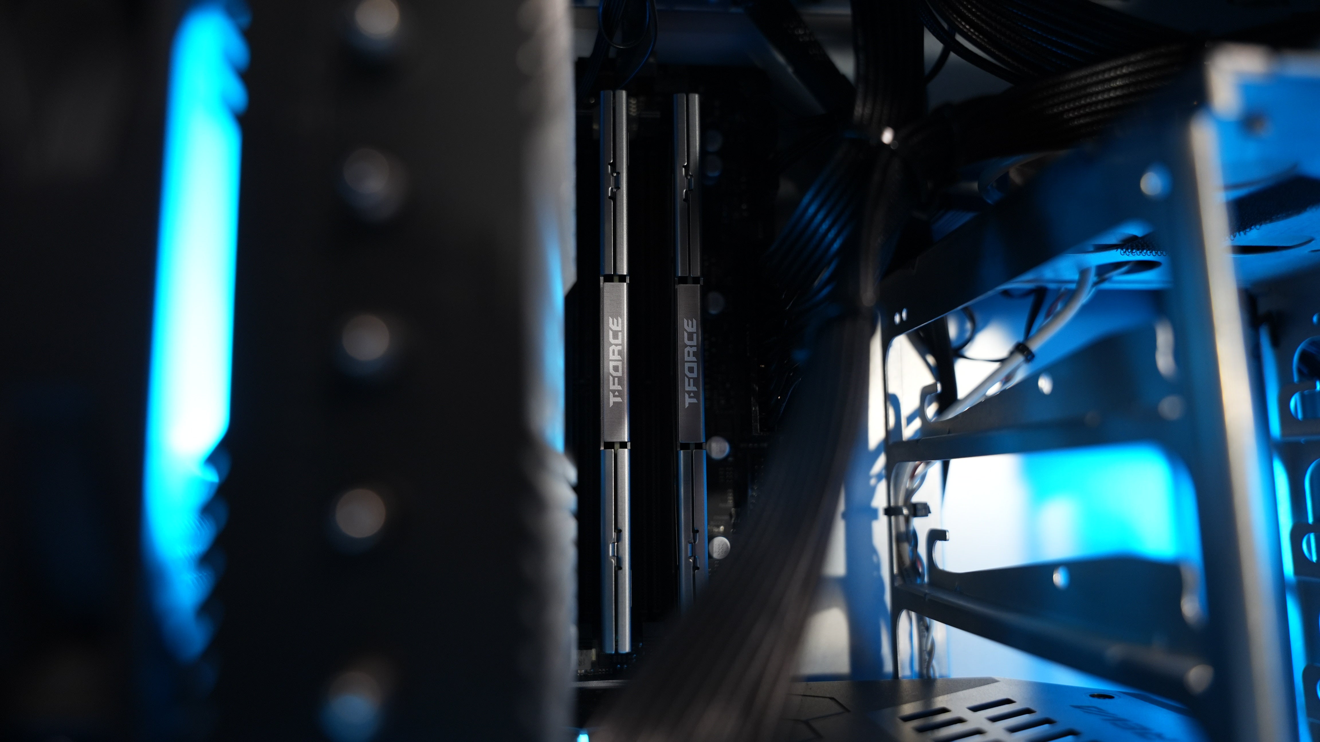 Ryzen 7 7700X + RX 9070XT Gaming/Streaming PC