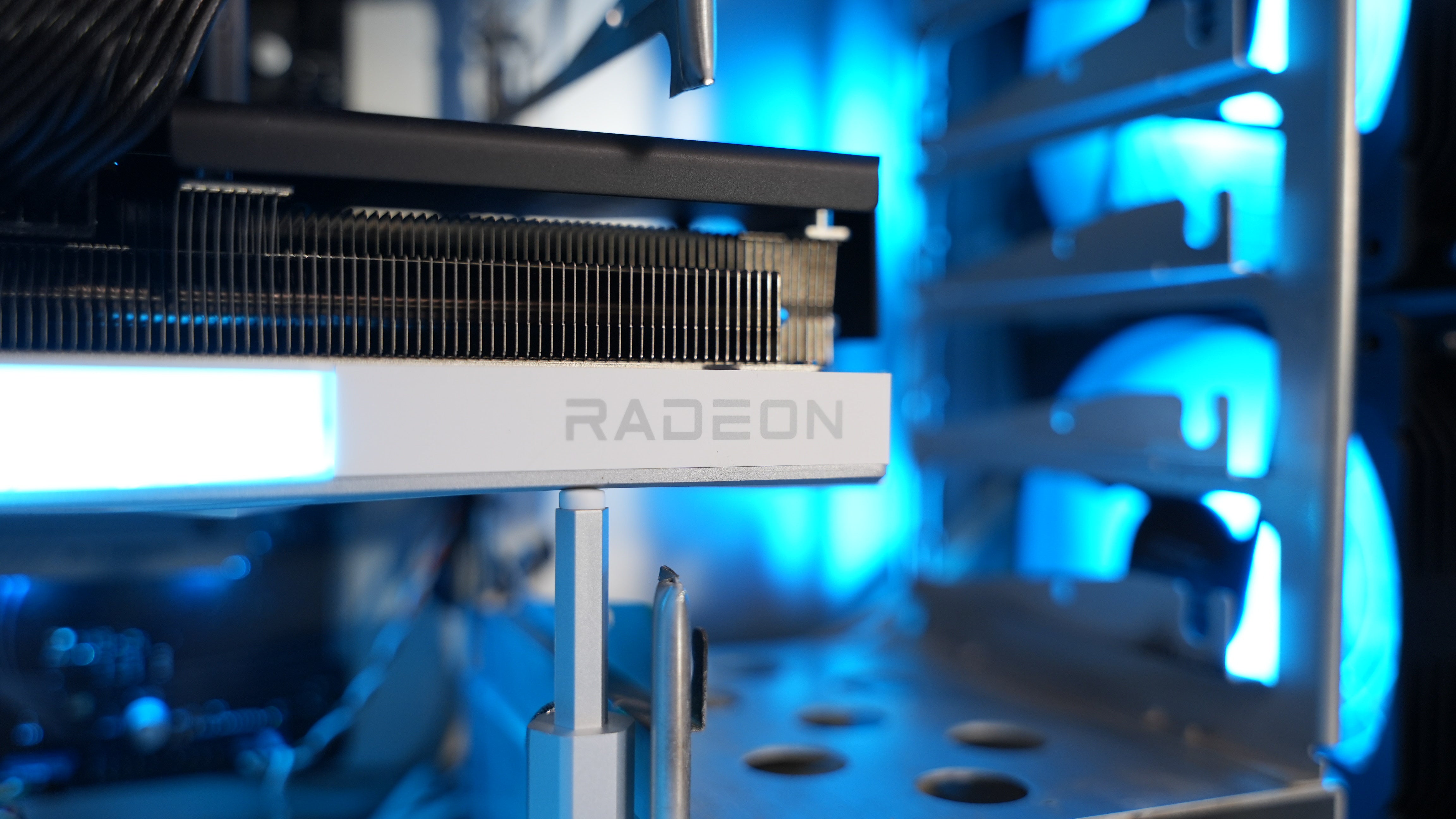 Ryzen 7 7700X + RX 9070XT Gaming/Streaming PC