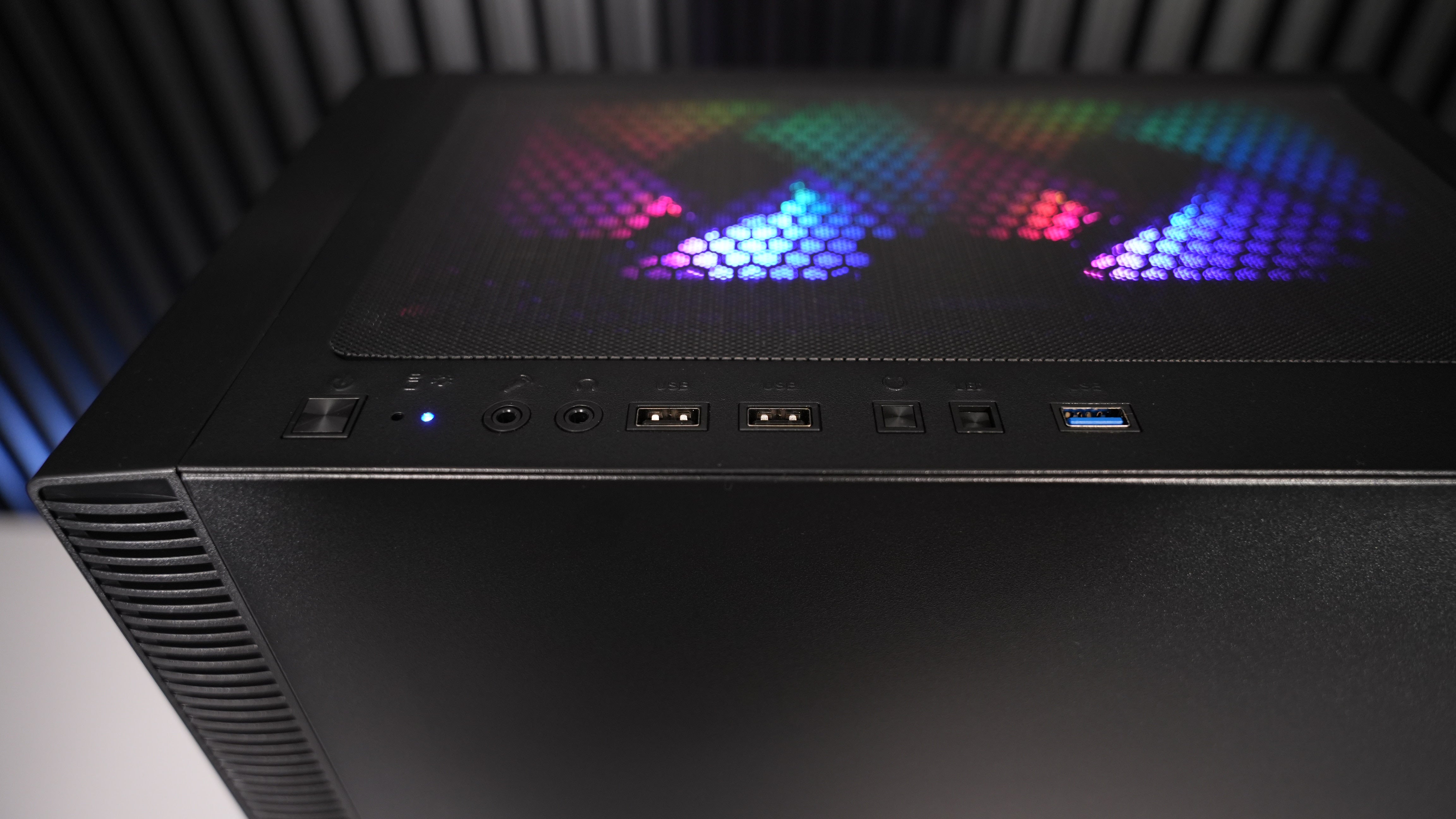 Intel i7 2700K + AMD R7 250X Budget PC