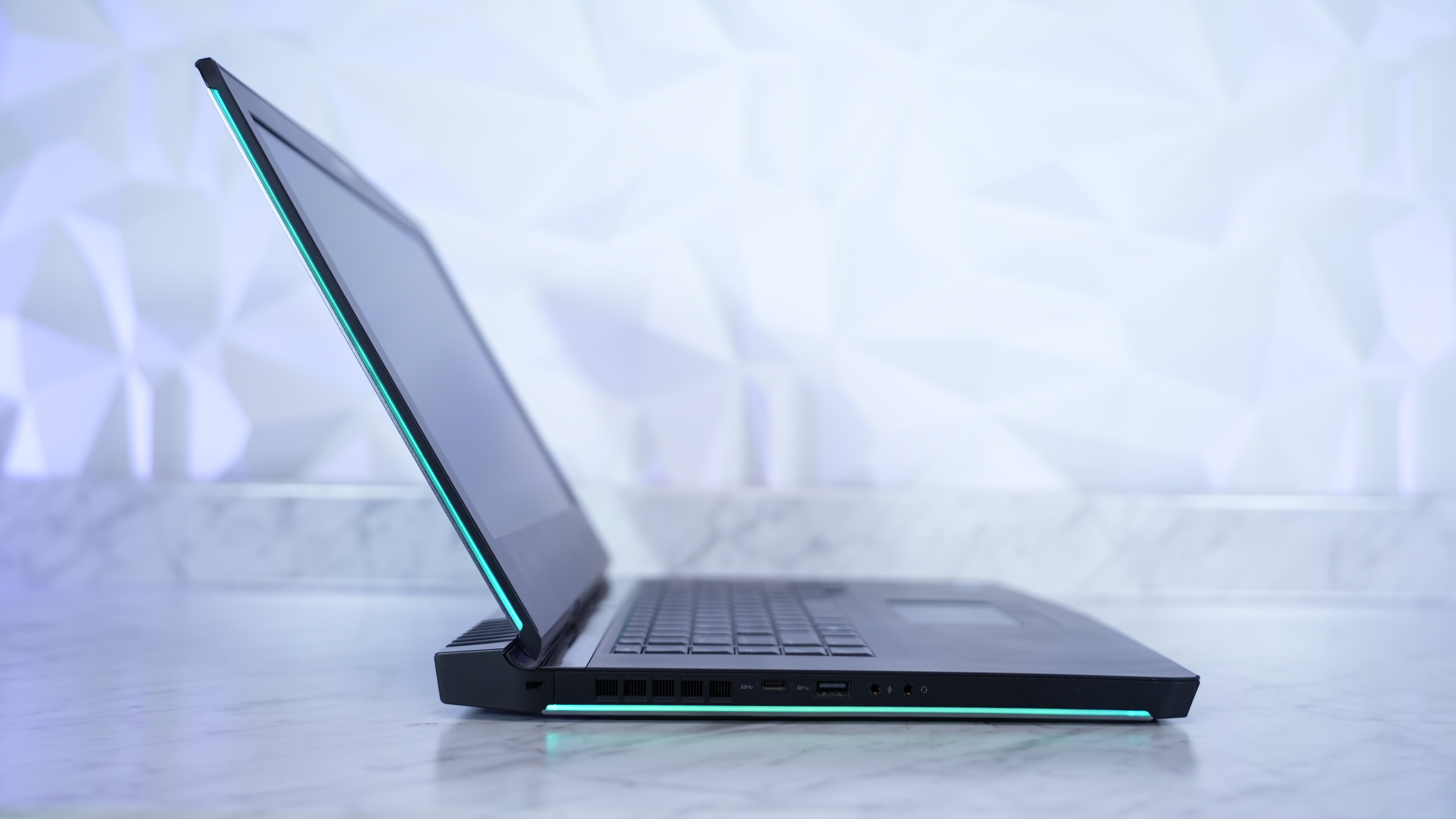 Alienware 15 R3 - Intel i7 7700HQ + GTX 1070 Gaming Laptop (In Stock)