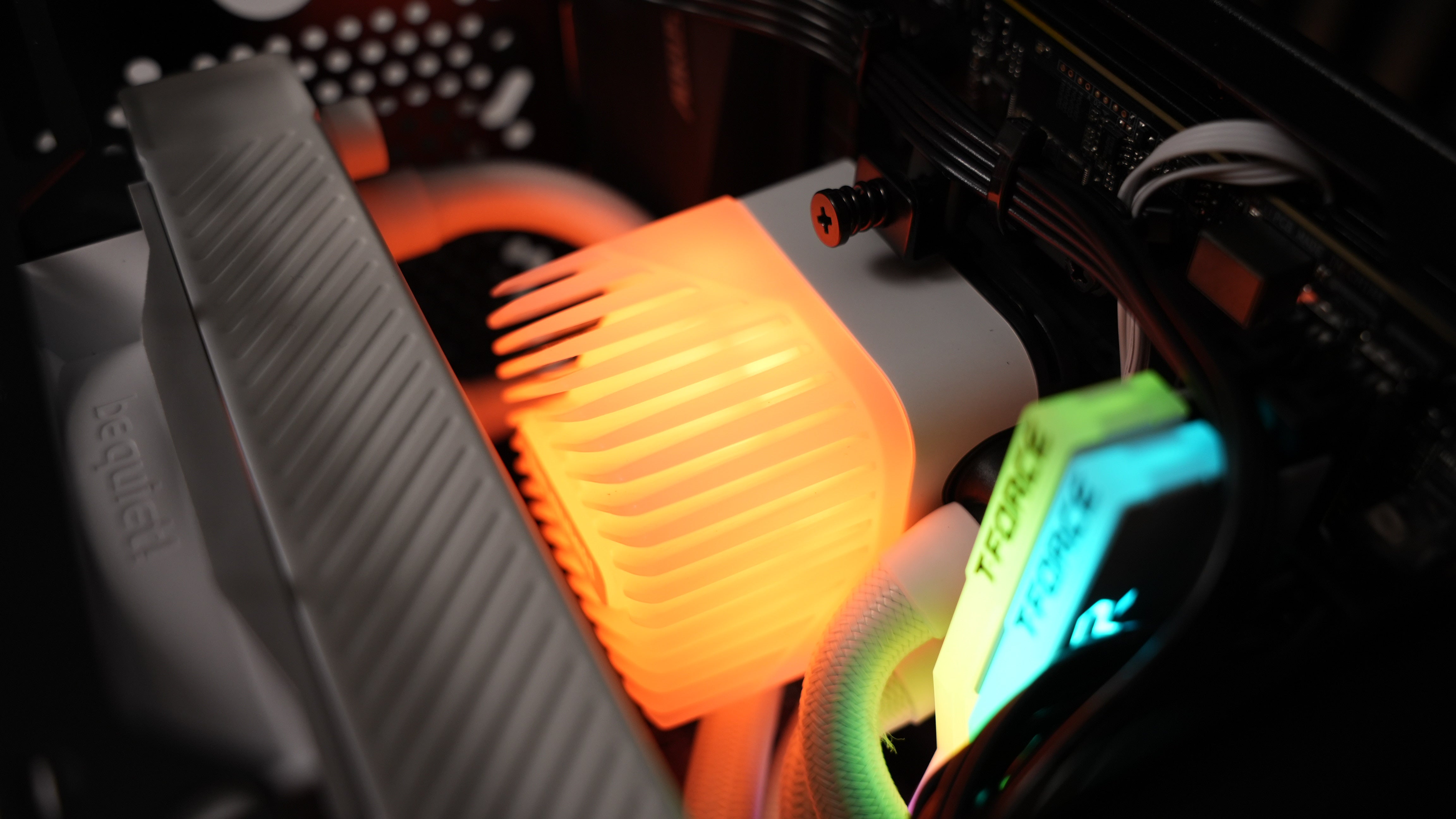 Ryzen 5 5600X + RX 5700 Gaming PC