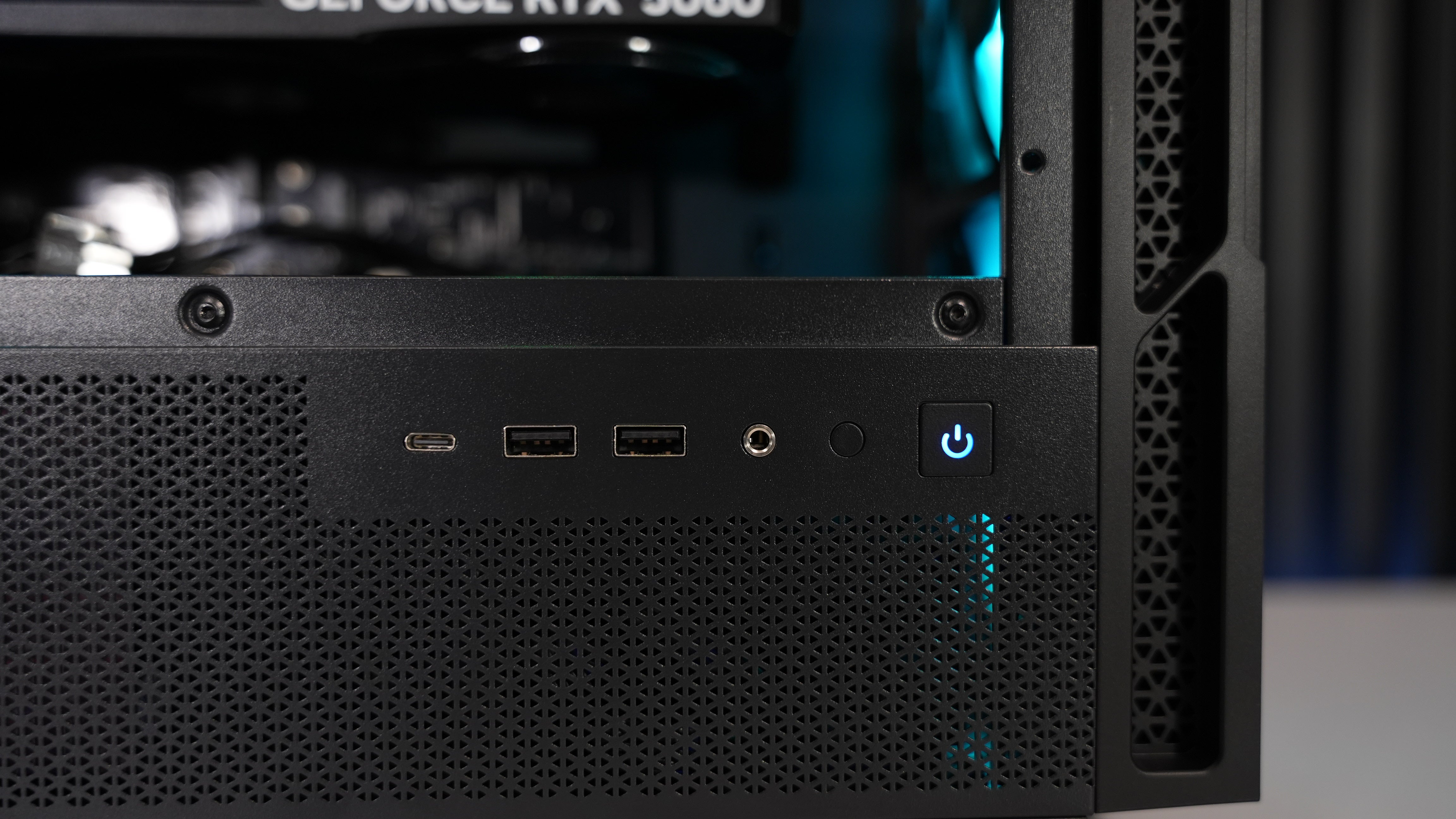 Ryzen 5 9600X + RTX 5060 Gaming/Streaming PC