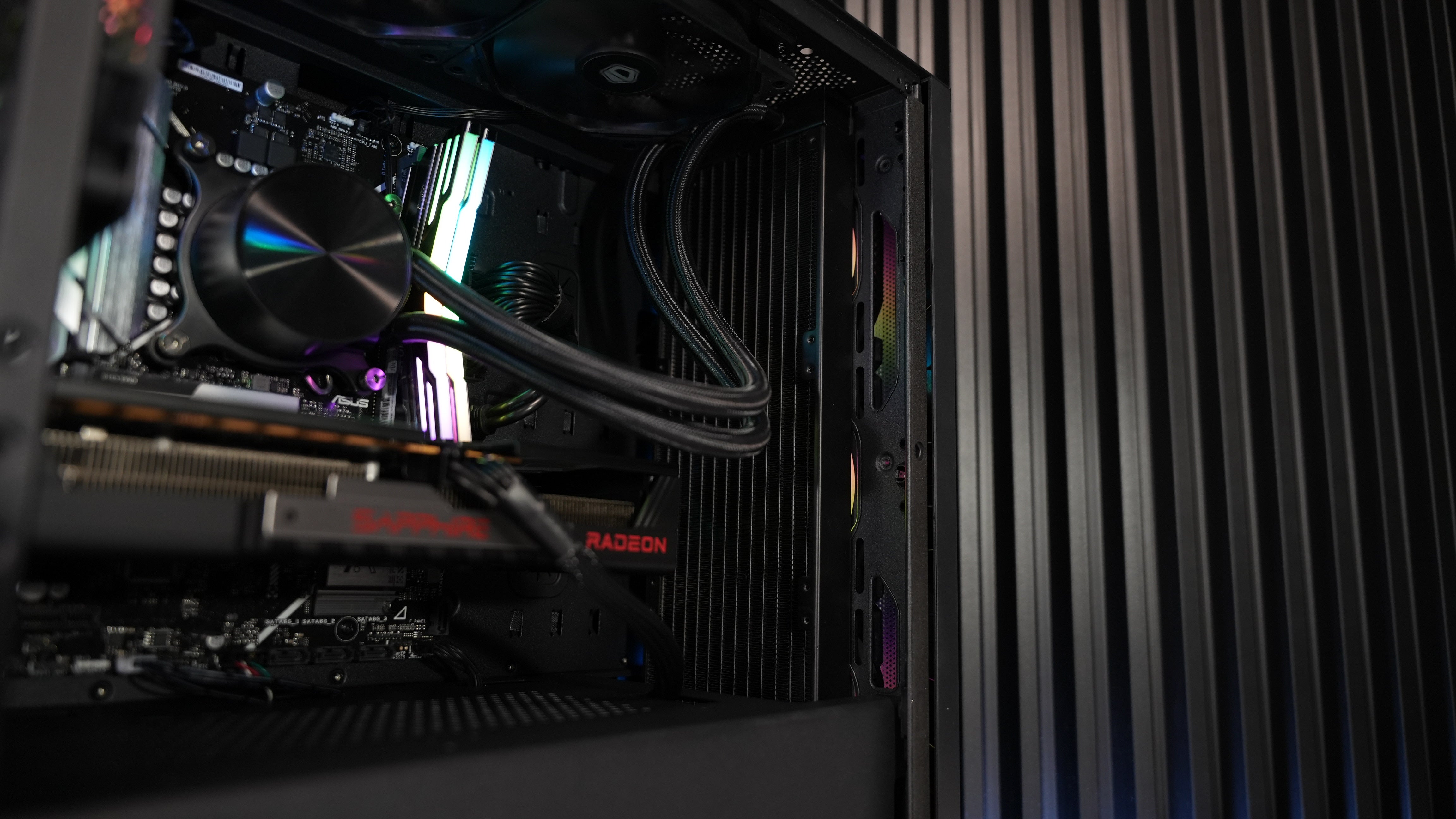 Intel i7 14700KF + RX 9060XT 16GB Gaming PC