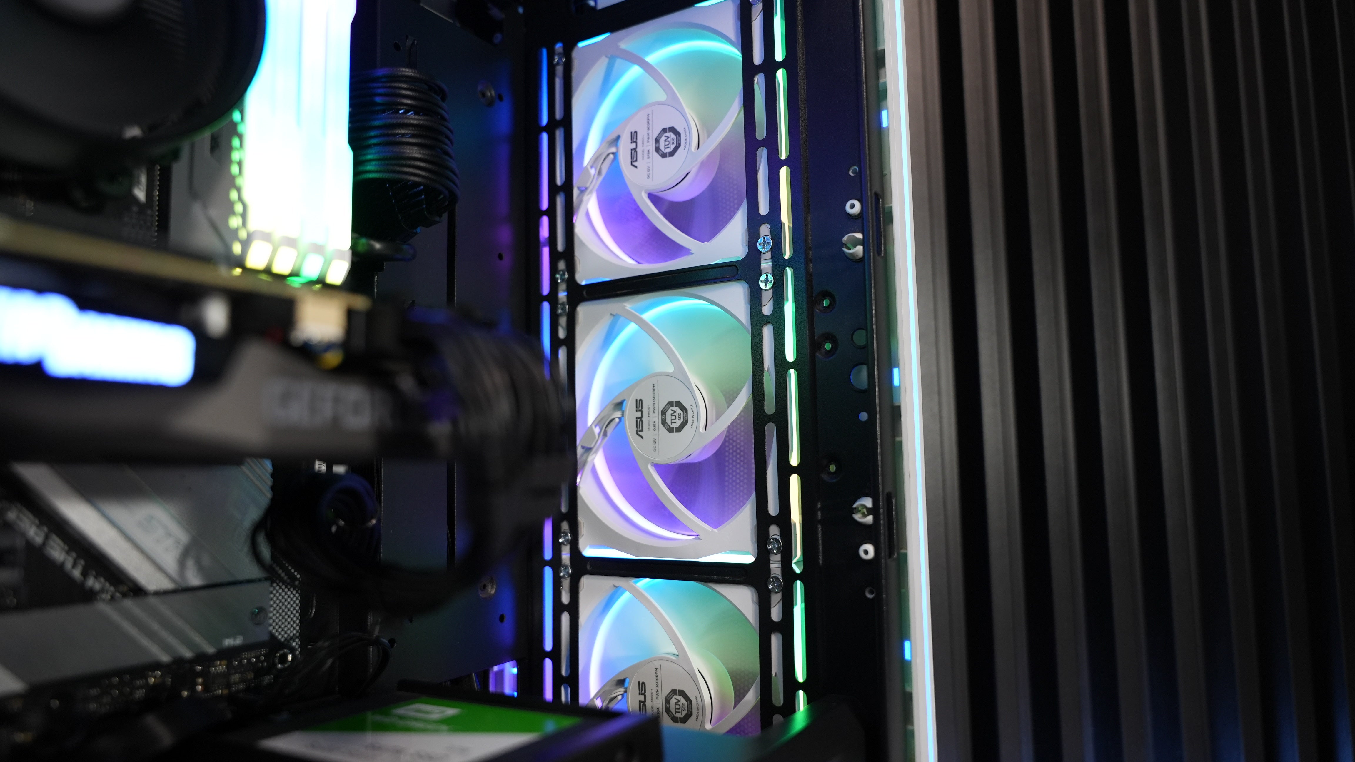 Ryzen 7 2700X + RTX 2070 Super Gaming PC