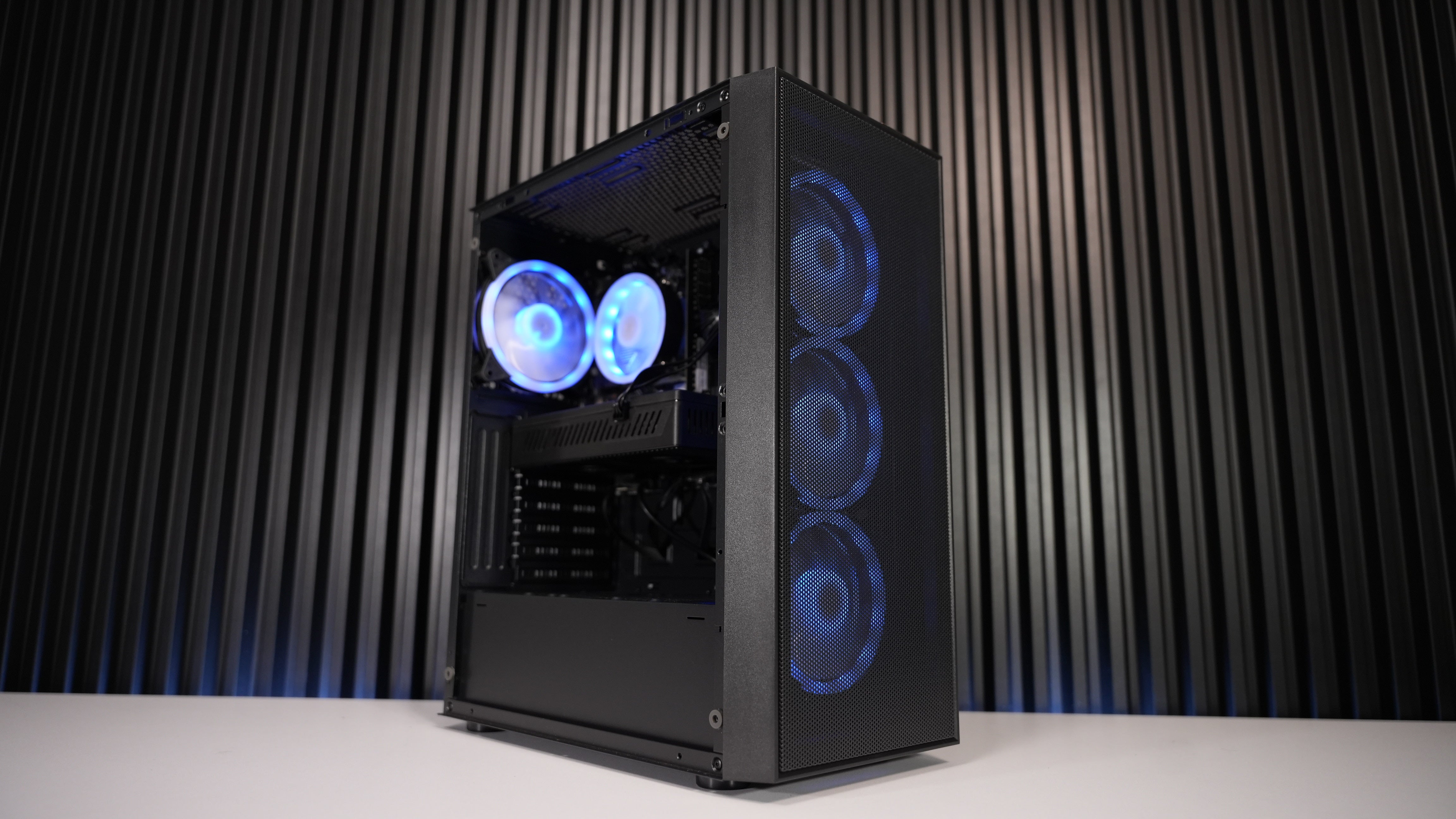 Intel i7 8850H + RX 580 Gaming PC