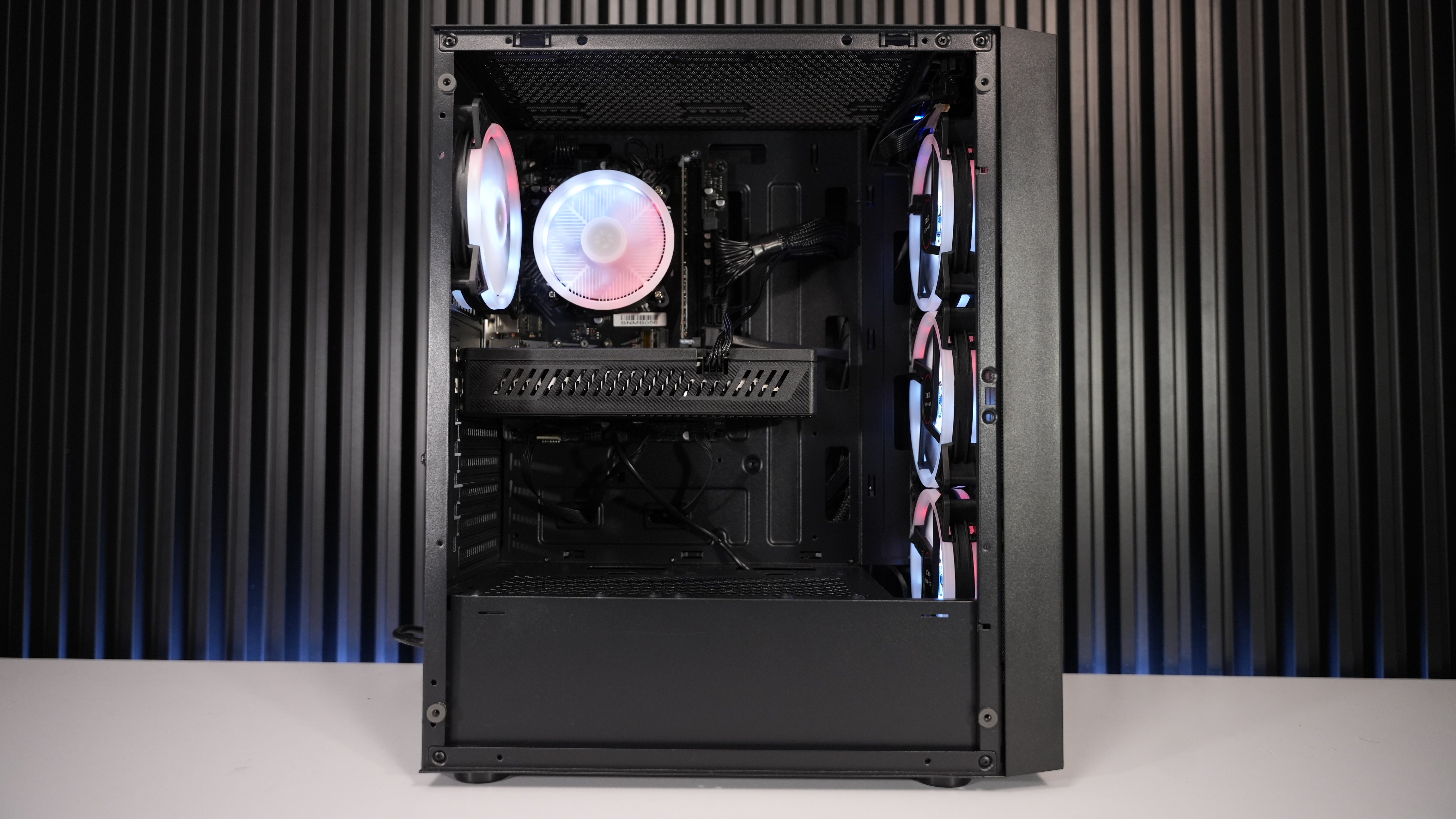 Intel i7 8850H + RX 580 Gaming PC