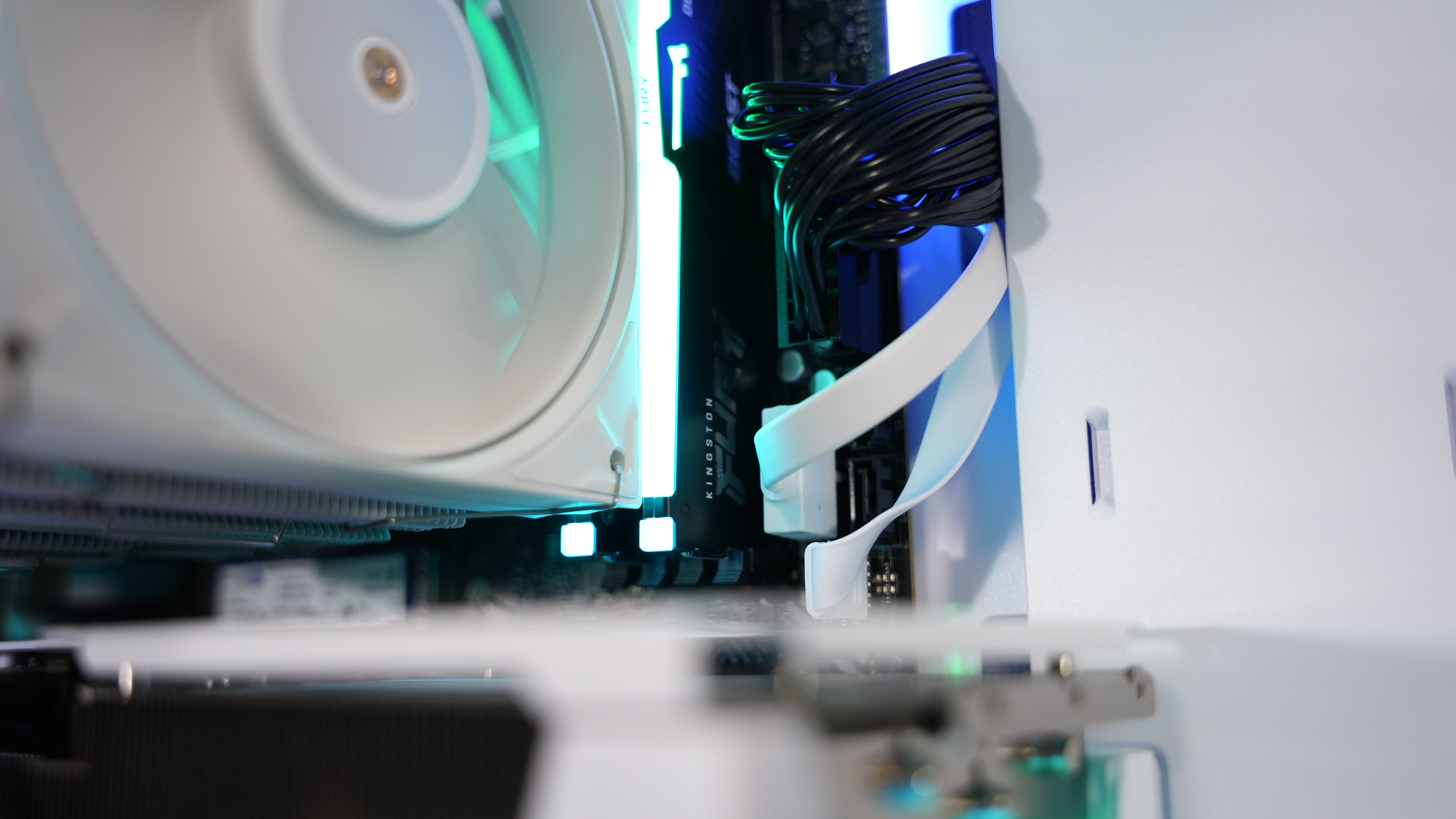 Ryzen 5 8500G + RX 9060XT Gaming PC