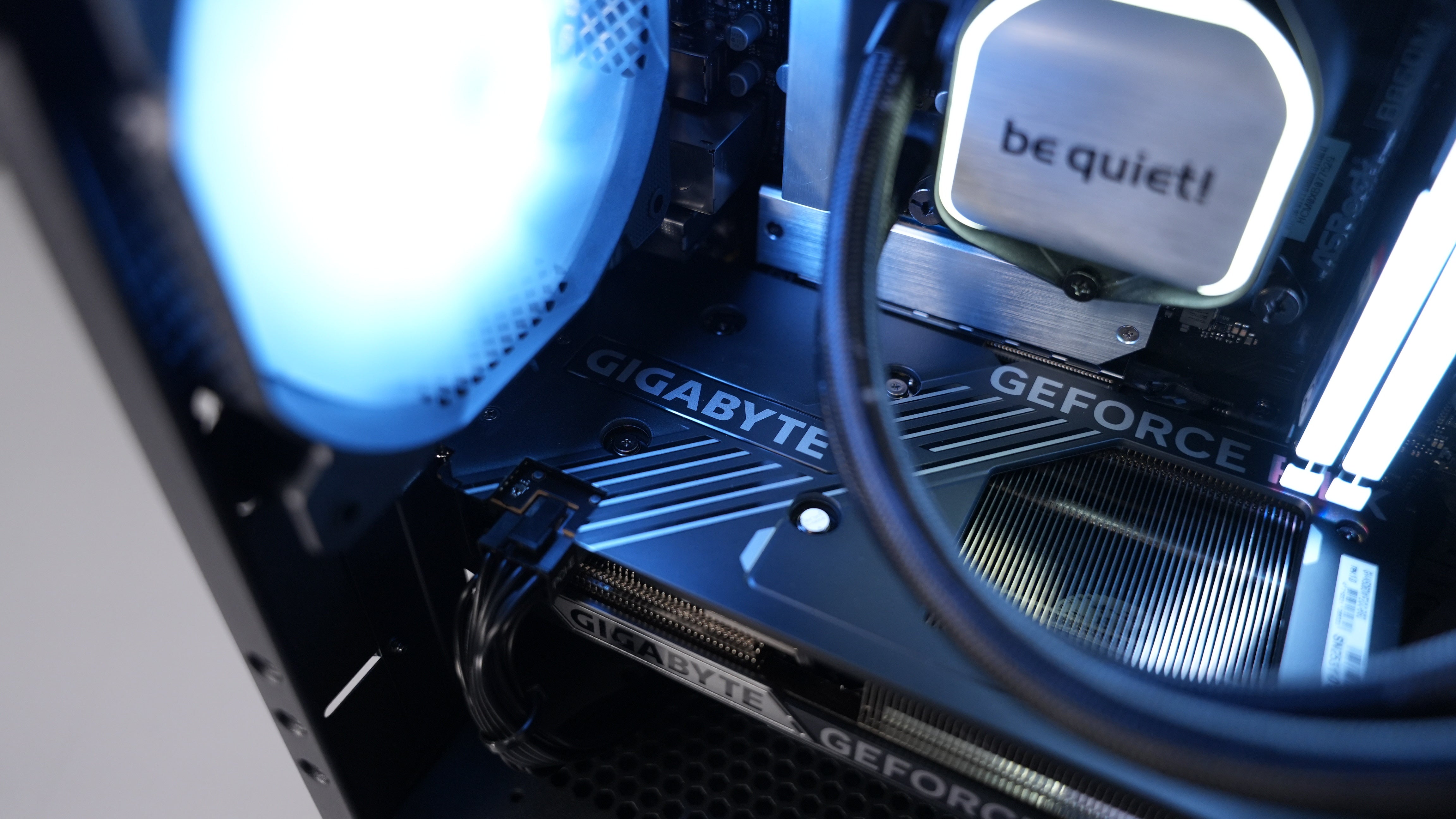 Intel Ultra 5 225F + RTX 5060 Gaming PC