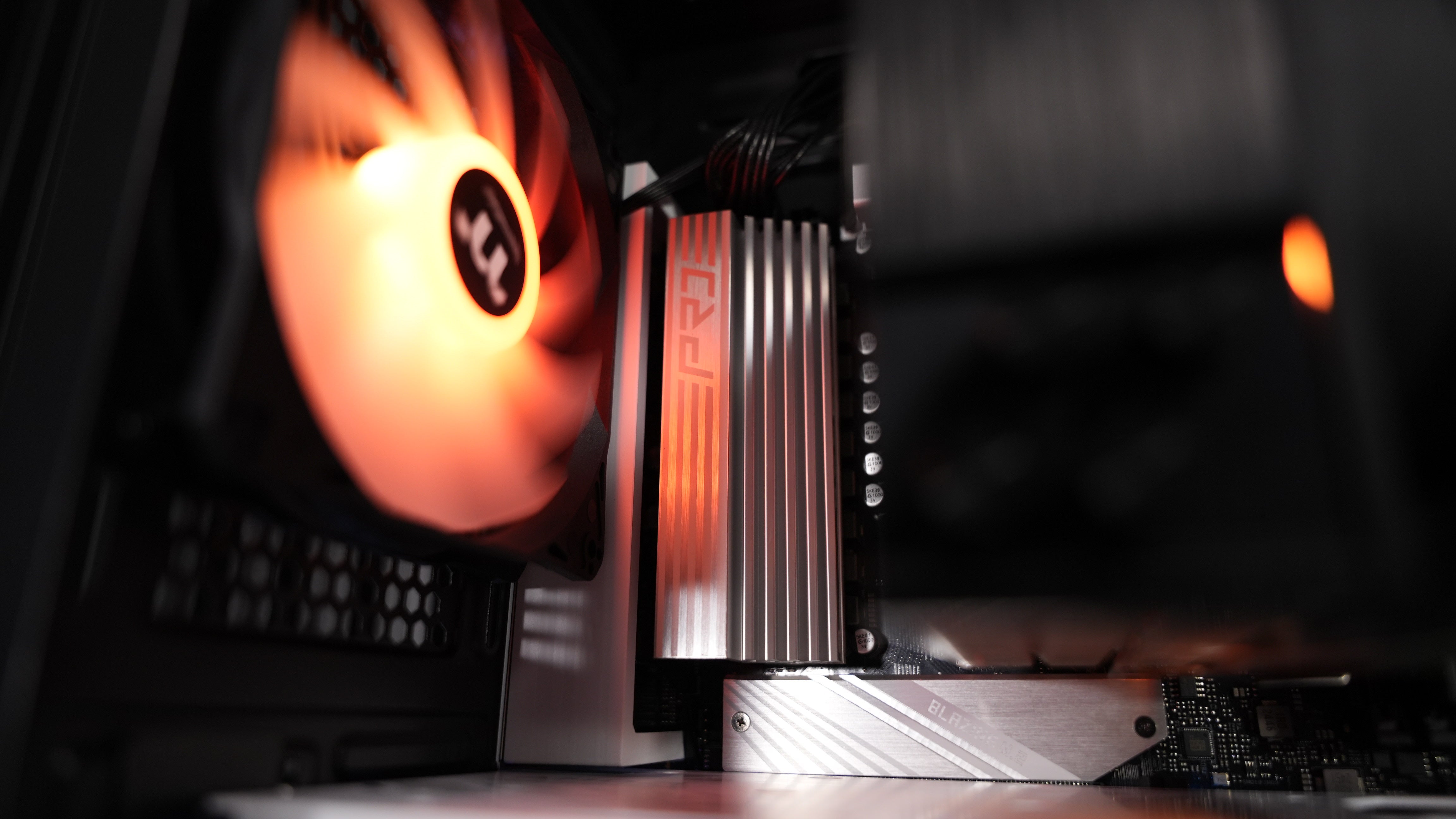 Ryzen 5 9600X + RX 9060XT Gaming PC