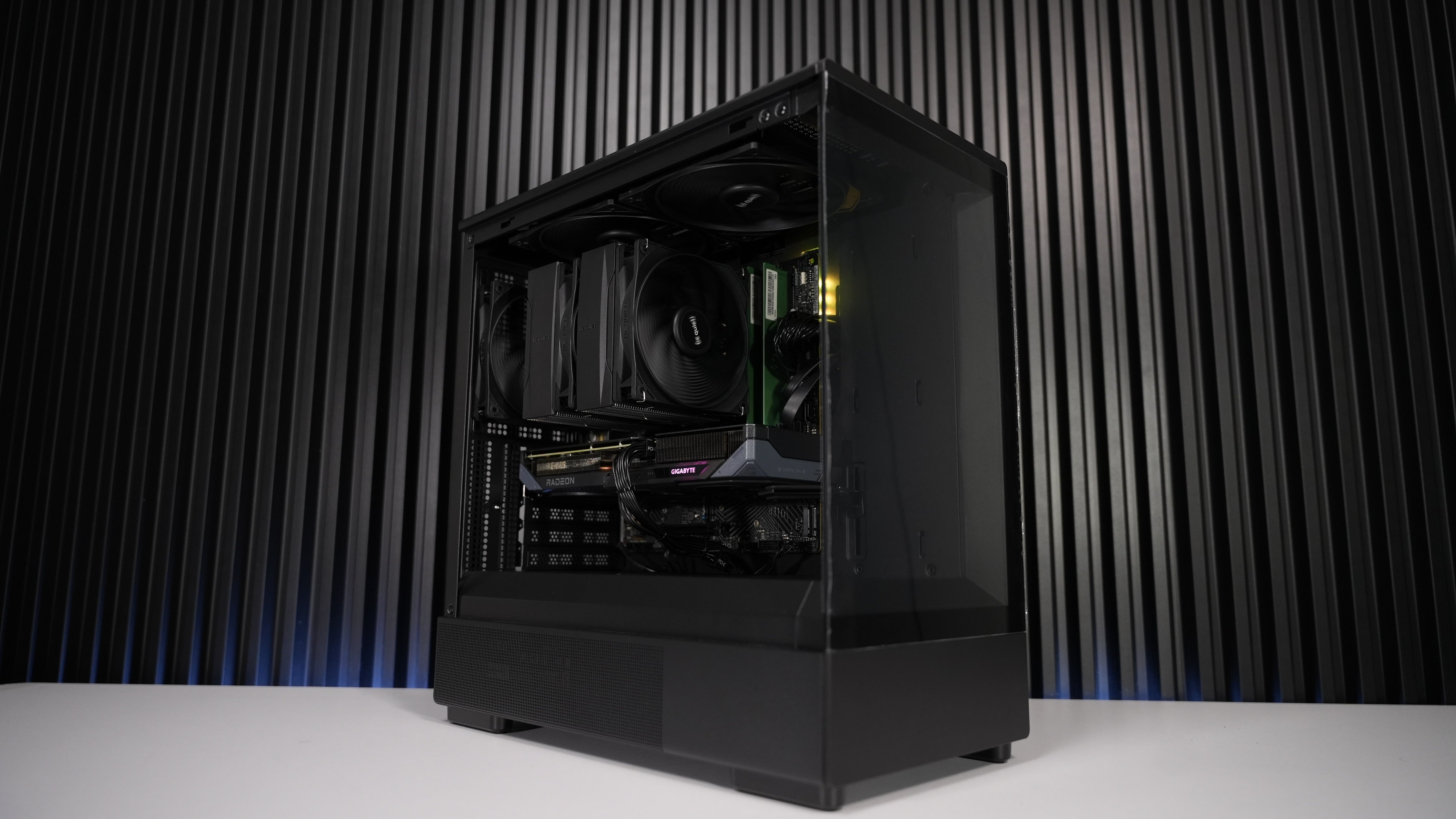 Ryzen 5 8500G + RX 9060XT Gaming PC