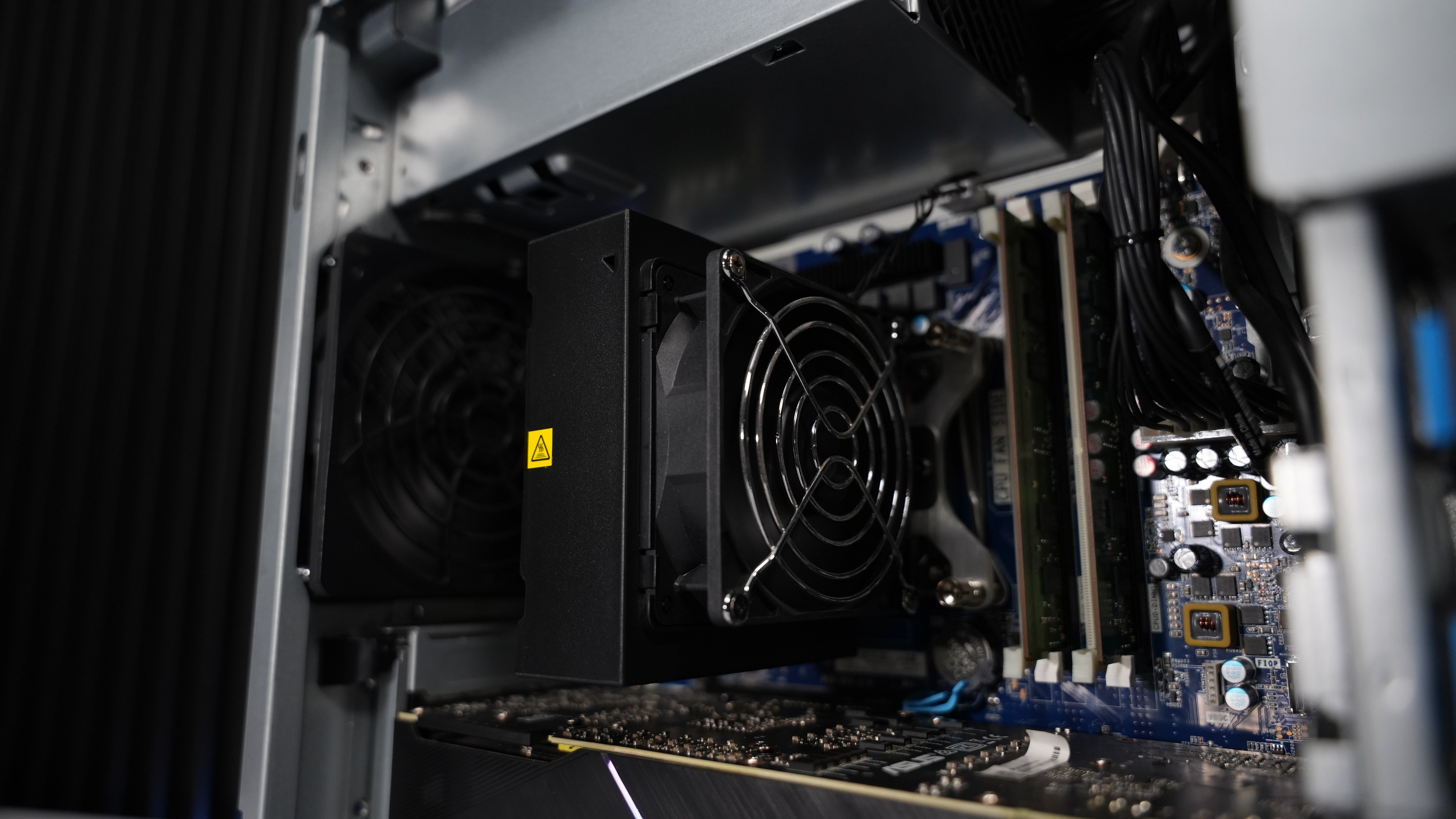 Intel Xeon W-2133 + RTX 2070 Super Gaming PC